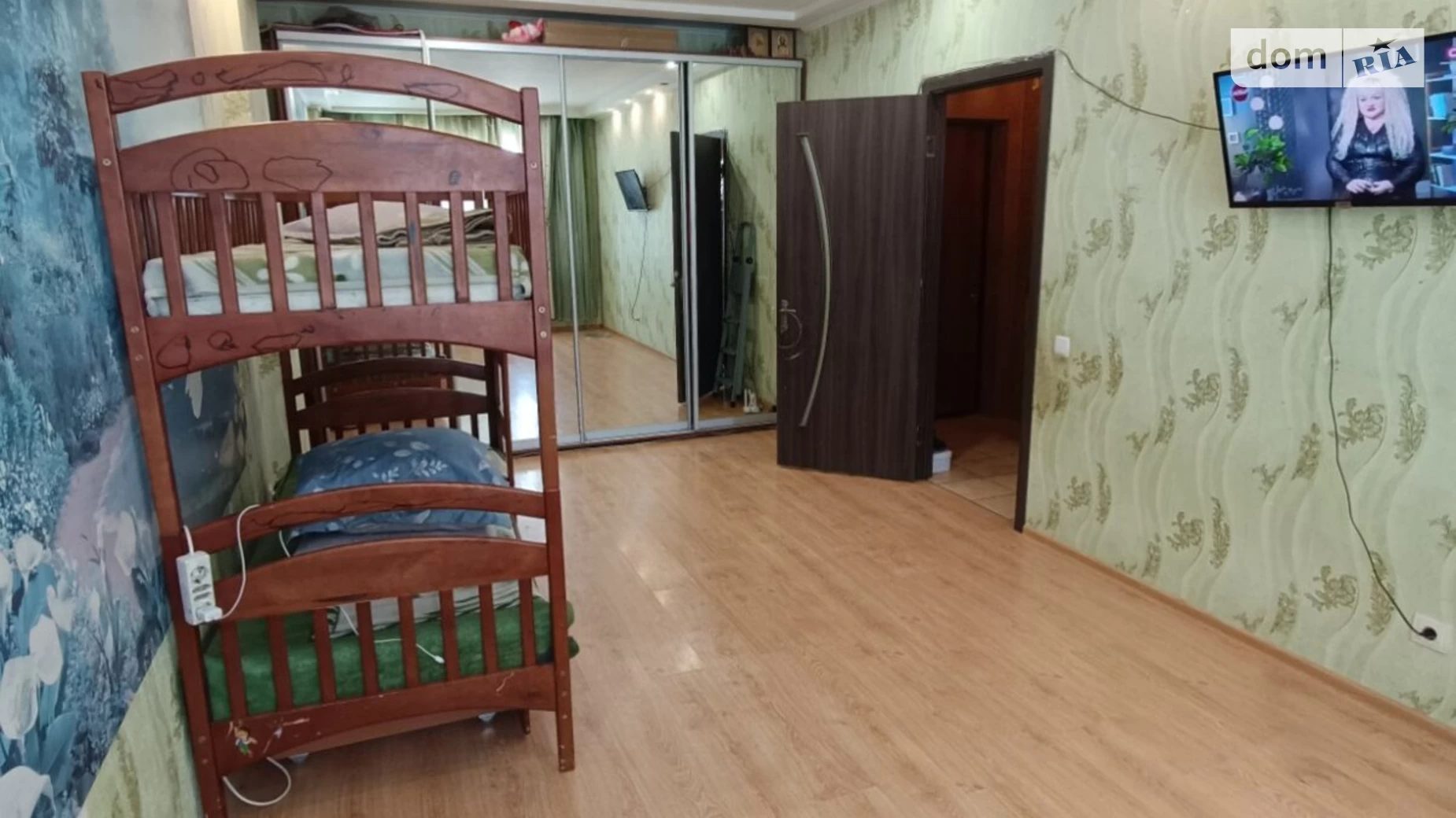 Продается 1-комнатная квартира 38 кв. м в Одессе, мас. Радужный, 8А
