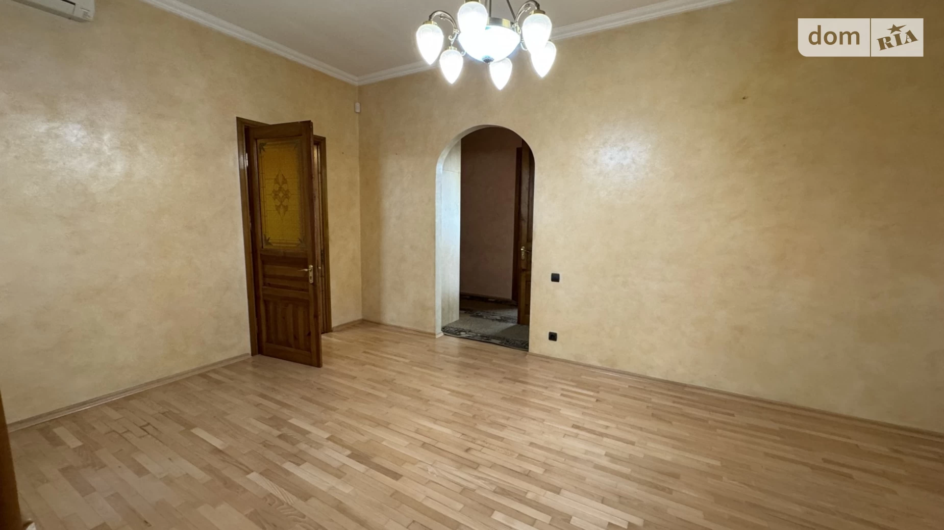 Продается 4-комнатная квартира 140 кв. м в Львове, ул. Франко Ивана, 51