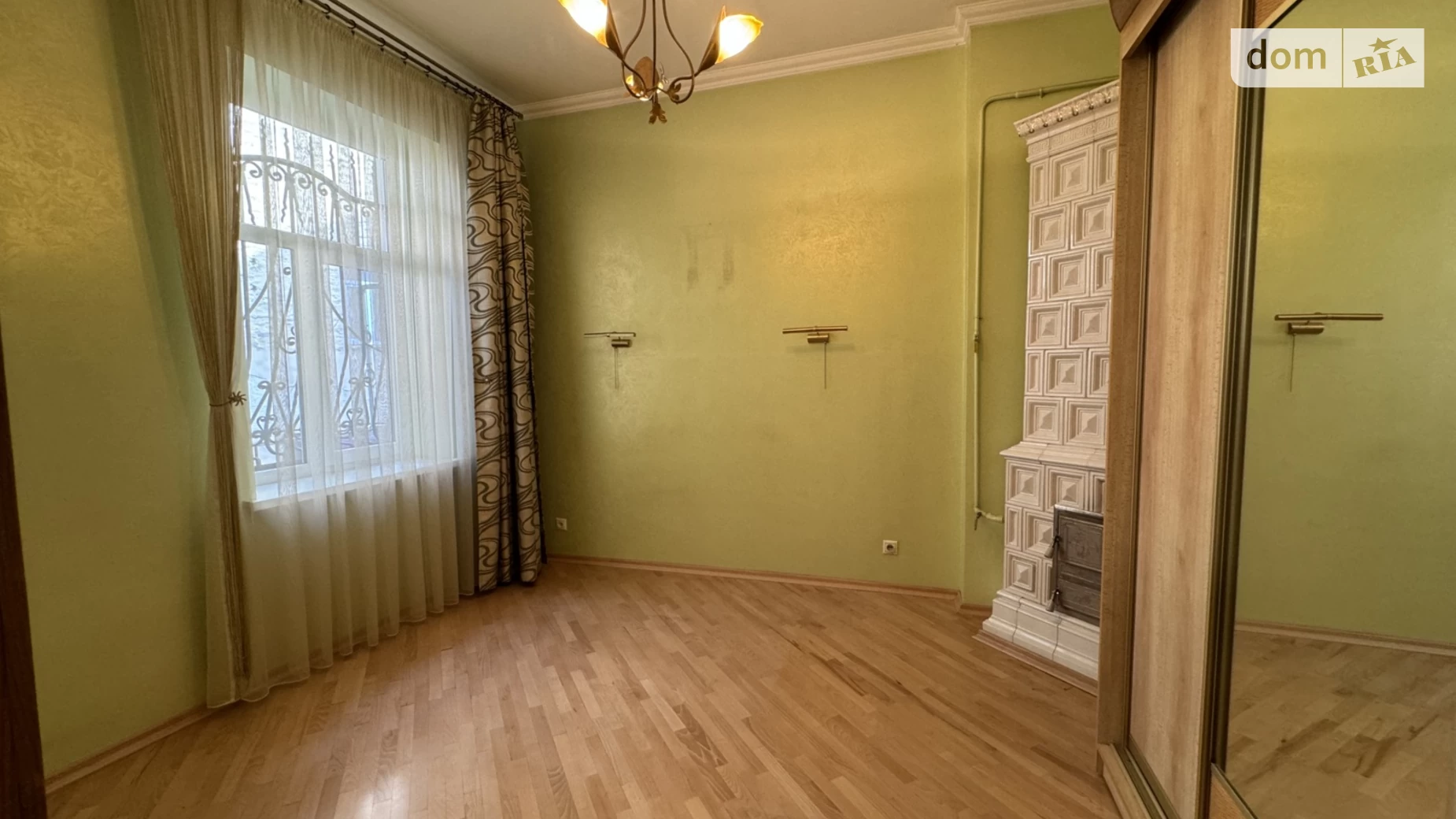Продается 4-комнатная квартира 140 кв. м в Львове, ул. Франко Ивана, 51