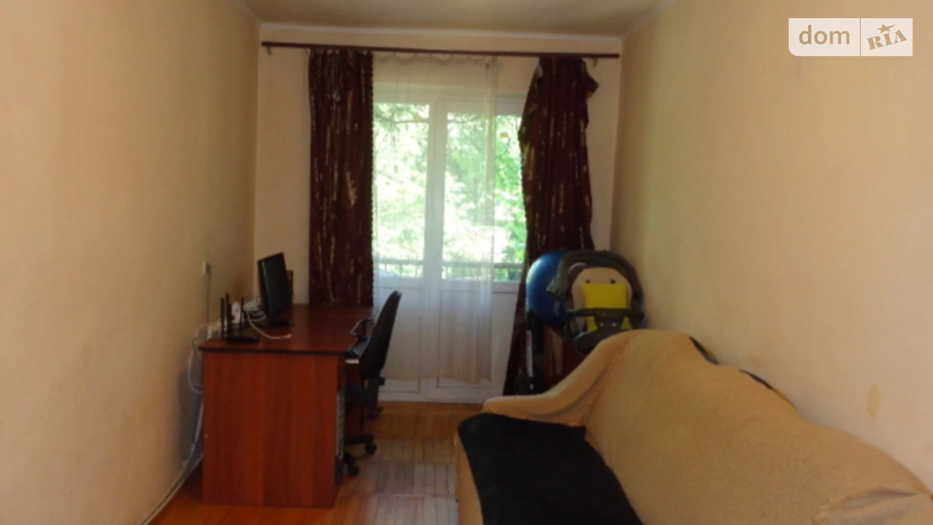 Продается 2-комнатная квартира 44.3 кв. м в Ужгороде, ул. Заньковецкой