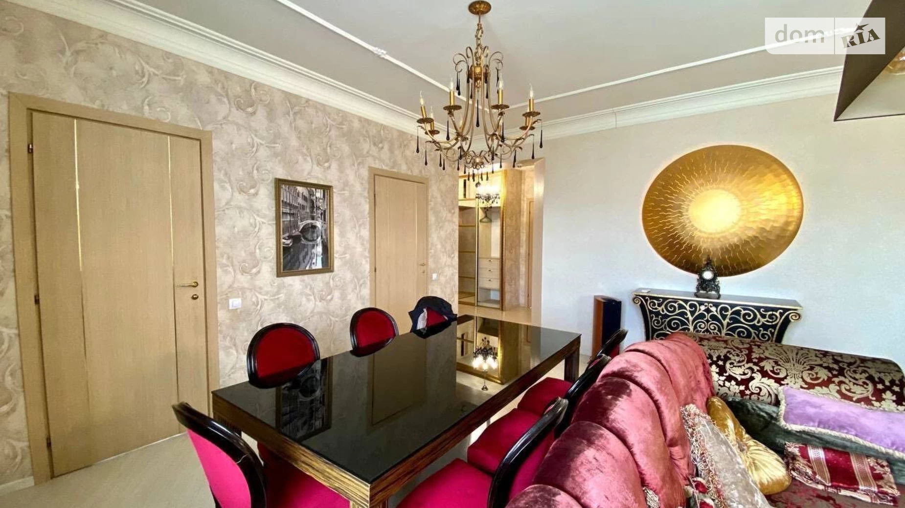 Продается 4-комнатная квартира 130 кв. м в Хмельницком, ул. Пилипчука Владимира, 61