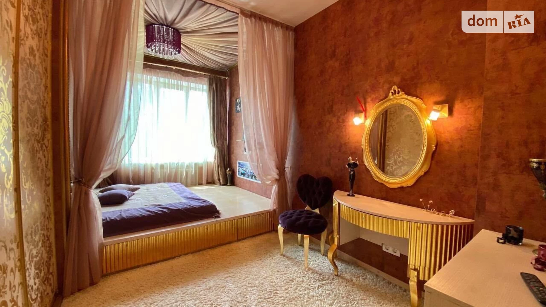 Продается 4-комнатная квартира 130 кв. м в Хмельницком, ул. Пилипчука Владимира, 61