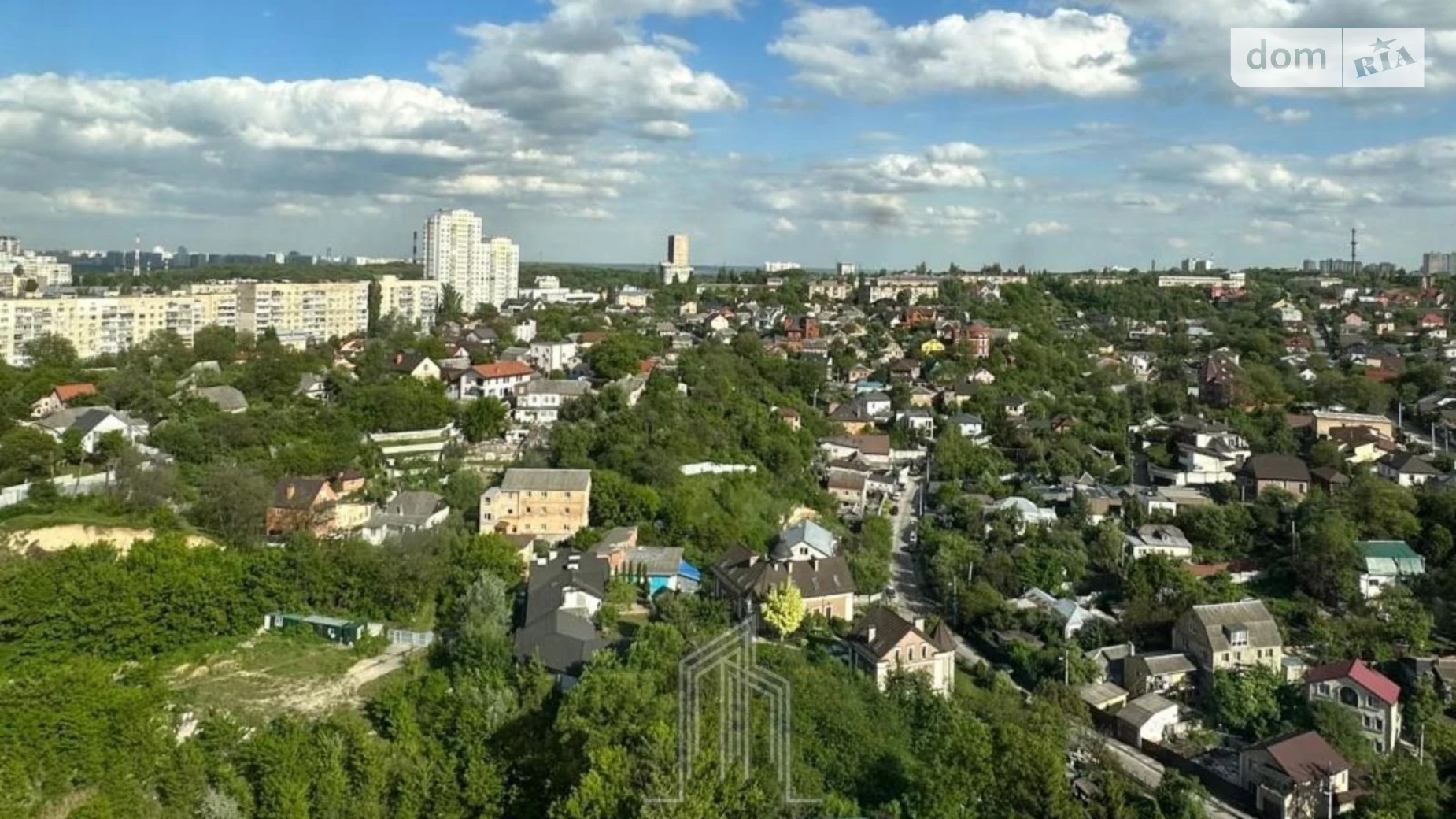 Продается 2-комнатная квартира 58 кв. м в Киеве, ул. Голосеевская, 13Б