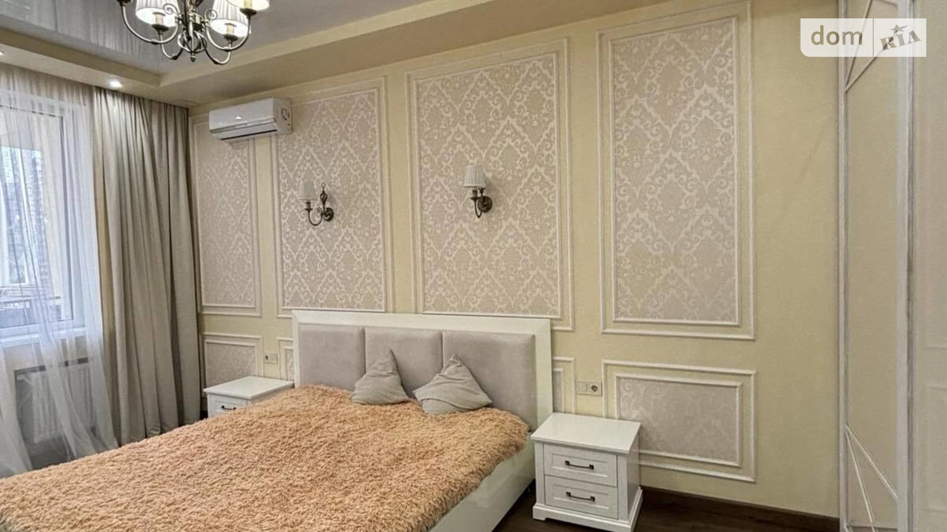 Продается 2-комнатная квартира 52 кв. м в Одессе, ул. Жемчужная, 3