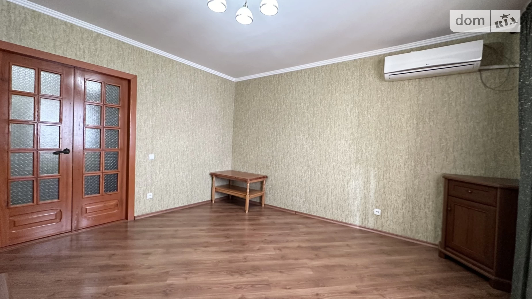 Продается 2-комнатная квартира 49.5 кв. м в Черкассах, ул. Нарбутовская