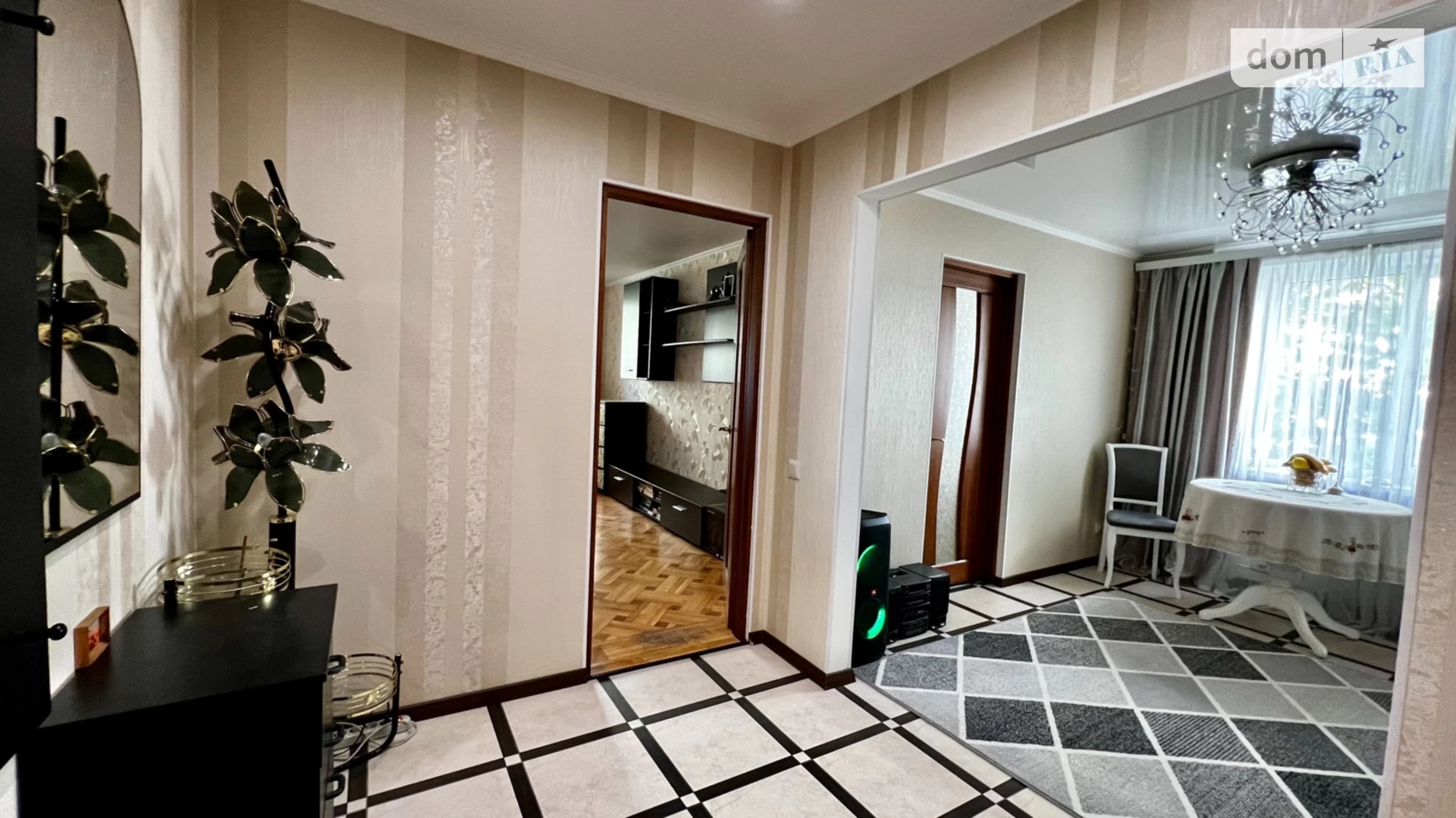 Продається 3-кімнатна квартира 53 кв. м у Одесі, вул. Іцхака Рабіна