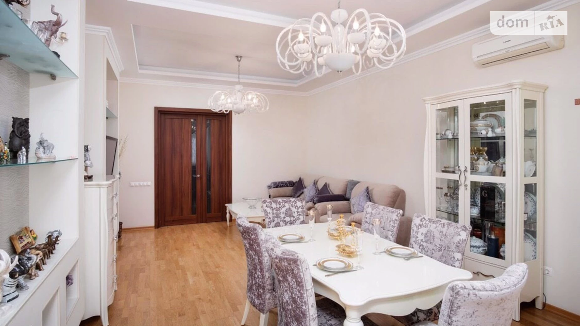 Продается 3-комнатная квартира 133.7 кв. м в Одессе, ул. Довженко, 4