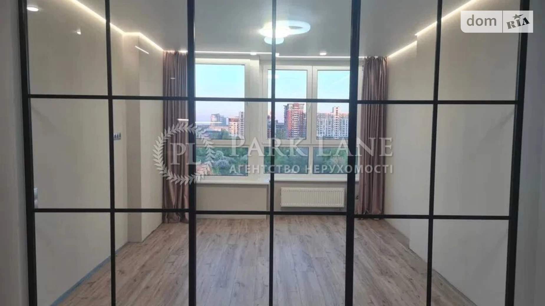 Продается 2-комнатная квартира 52 кв. м в Киеве, ул. Михаила Максимовича, 32А