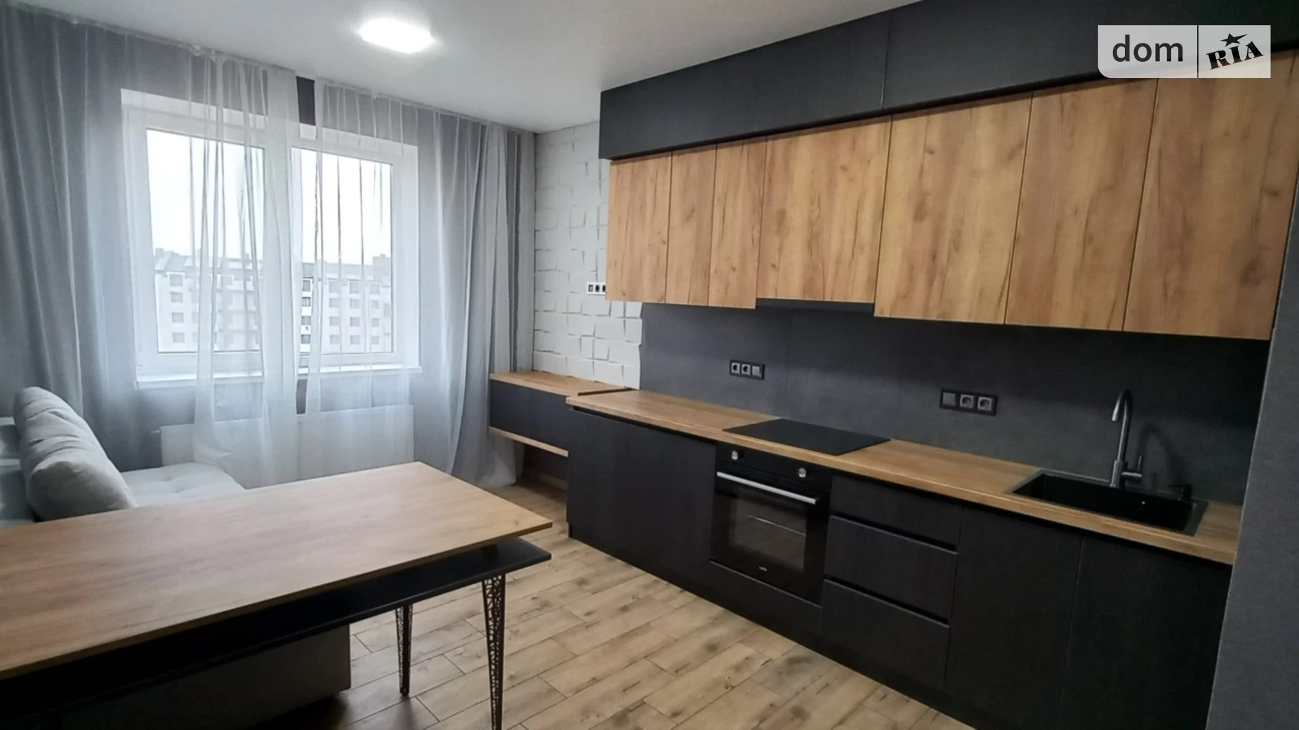 Продается 1-комнатная квартира 38 кв. м в Одессе, ул. Академика Сахарова, 3А