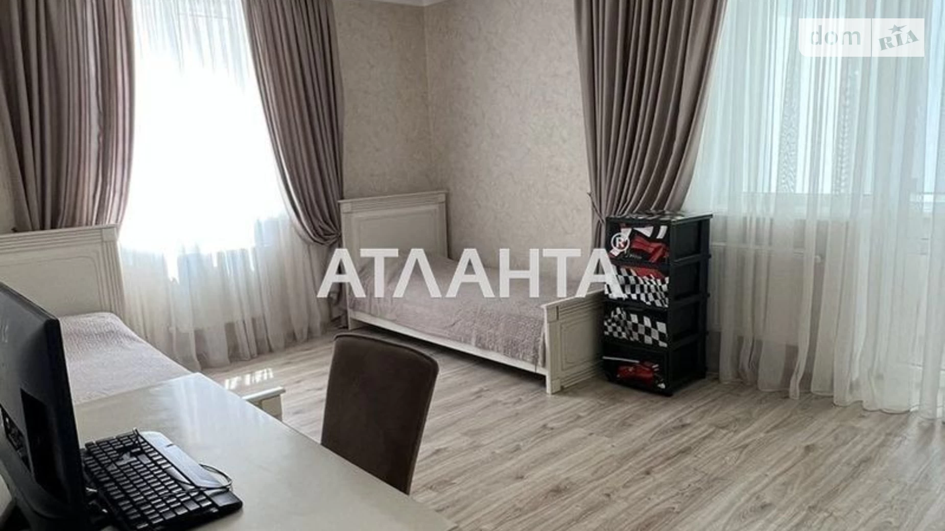 Продается 2-комнатная квартира 70.8 кв. м в Черноморске, ул. Парусная