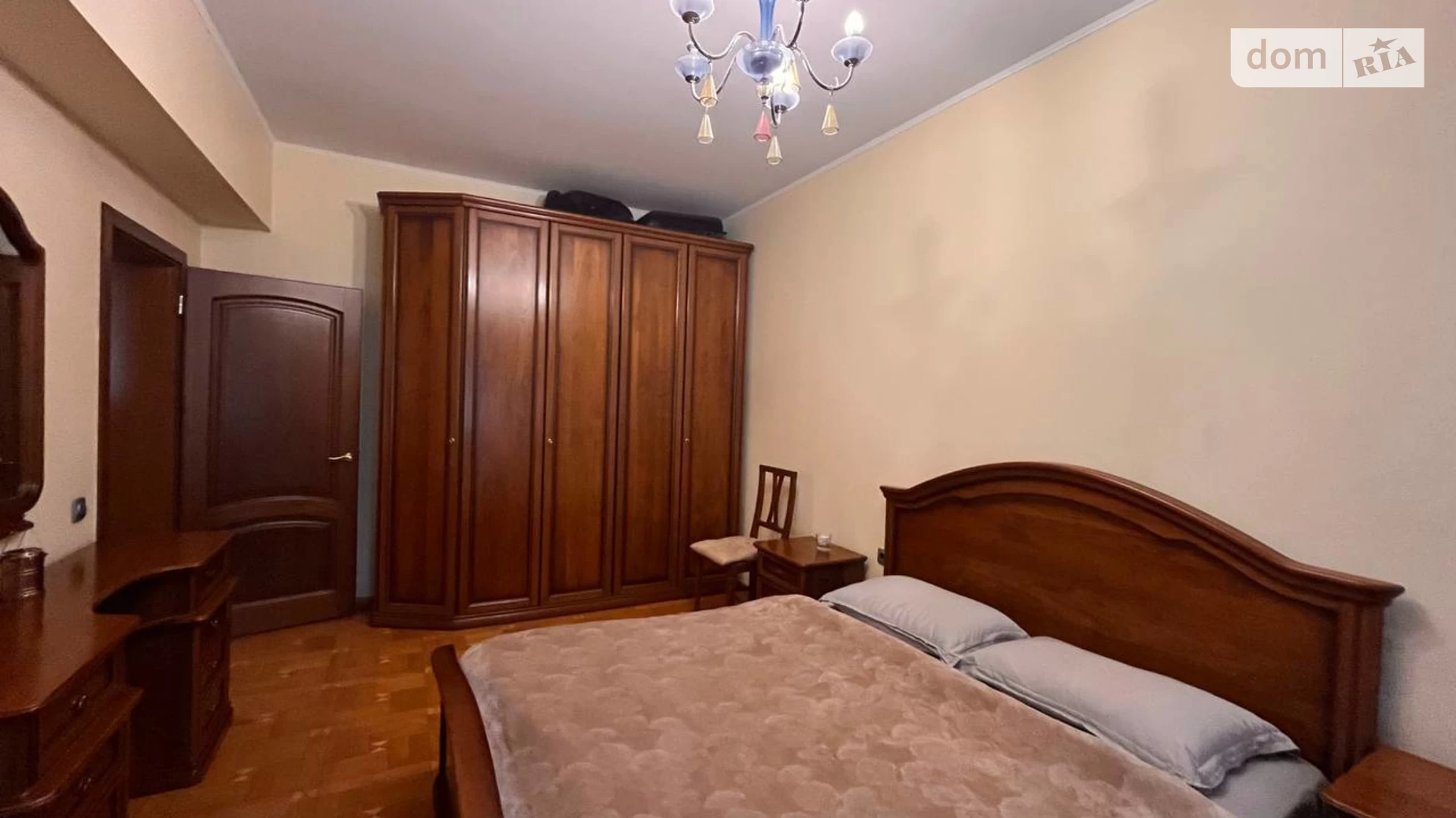 Продается 2-комнатная квартира 69 кв. м в Днепре, ул. Миронова, 30