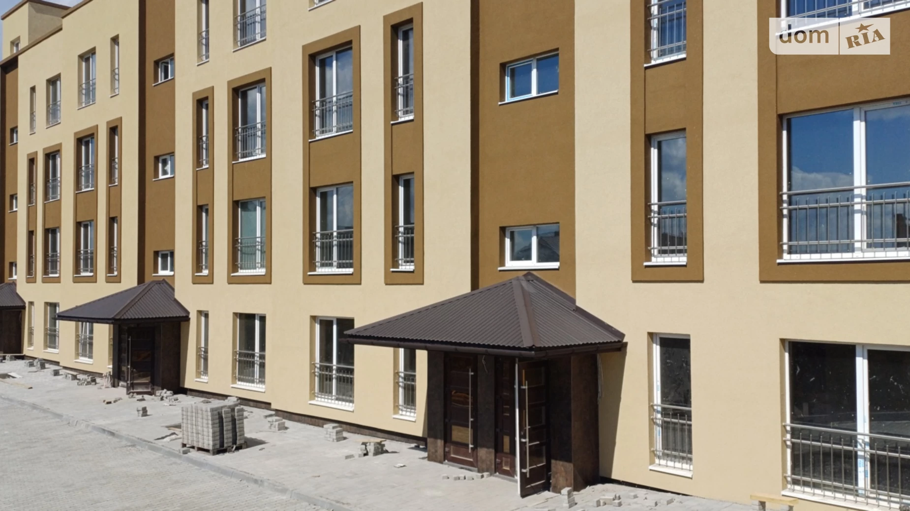 Продається 2-кімнатна квартира 75 кв. м у Чернівцях, вул. Лесина Василя