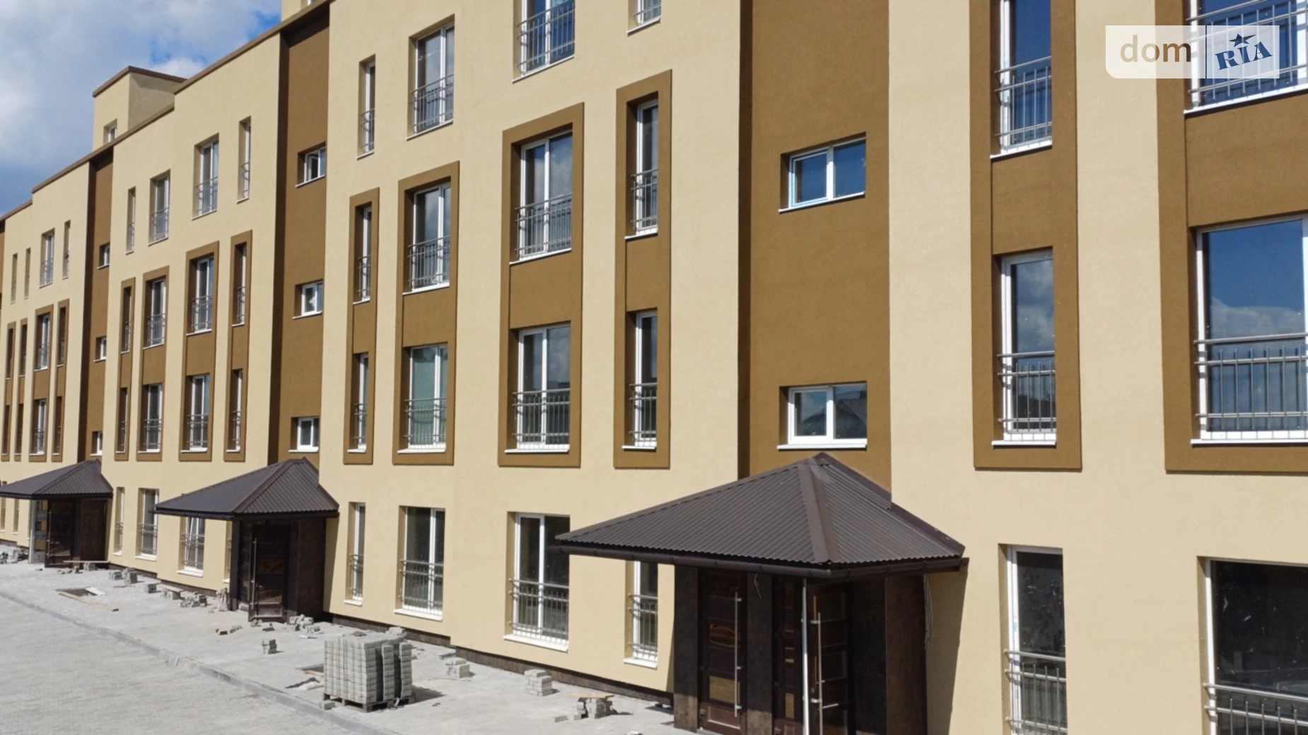 Продается 2-комнатная квартира 75 кв. м в Черновцах, ул. Лесина Василия