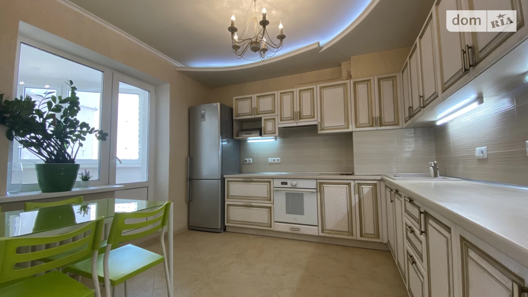 Продается 4-комнатная квартира 116 кв. м в Киеве, ул. Елены Пчилки, 2Б