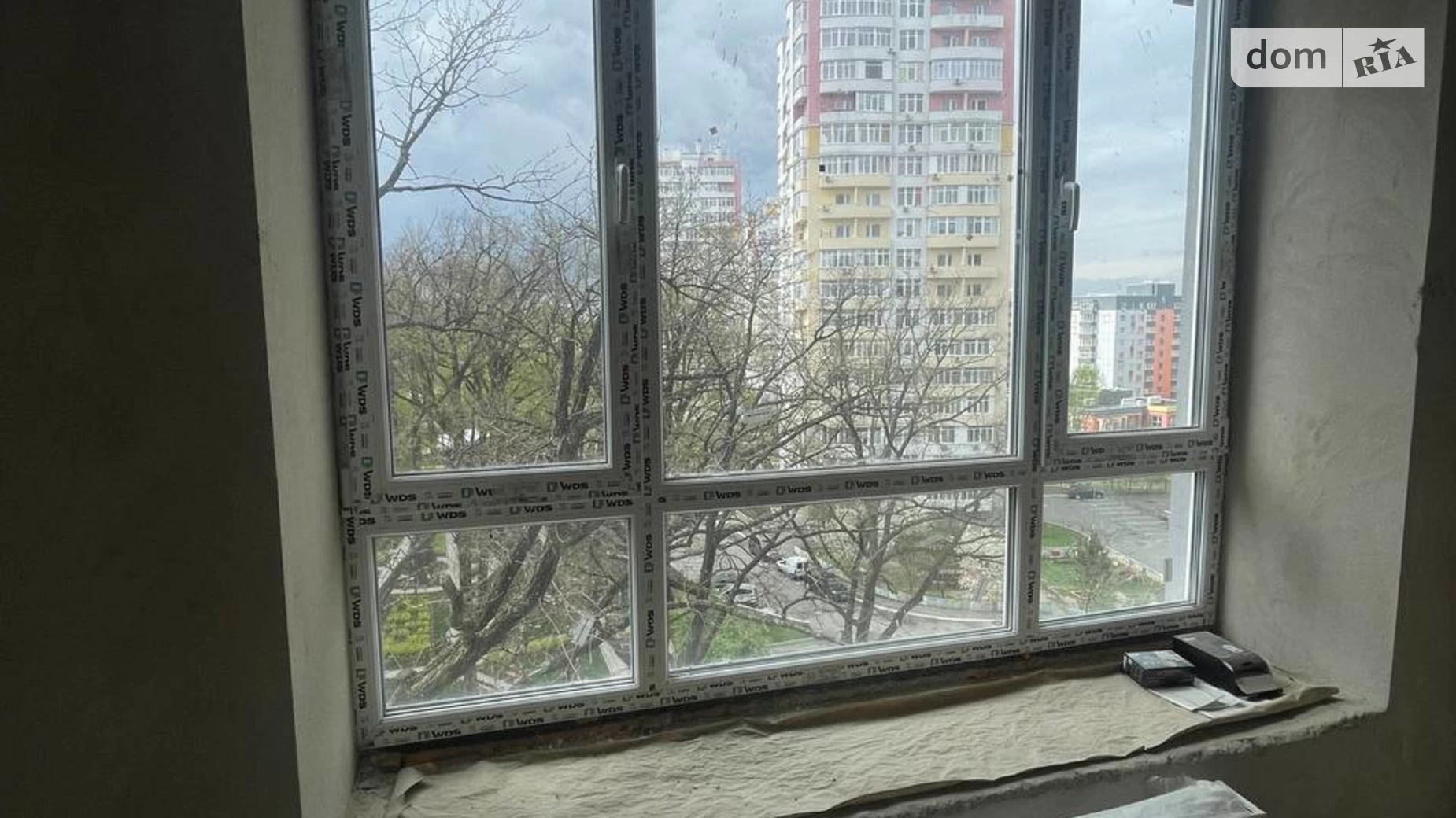 Продается 1-комнатная квартира 44 кв. м в Ирпене, ул. Николая Сингаевского(Новооскольская), 6Б