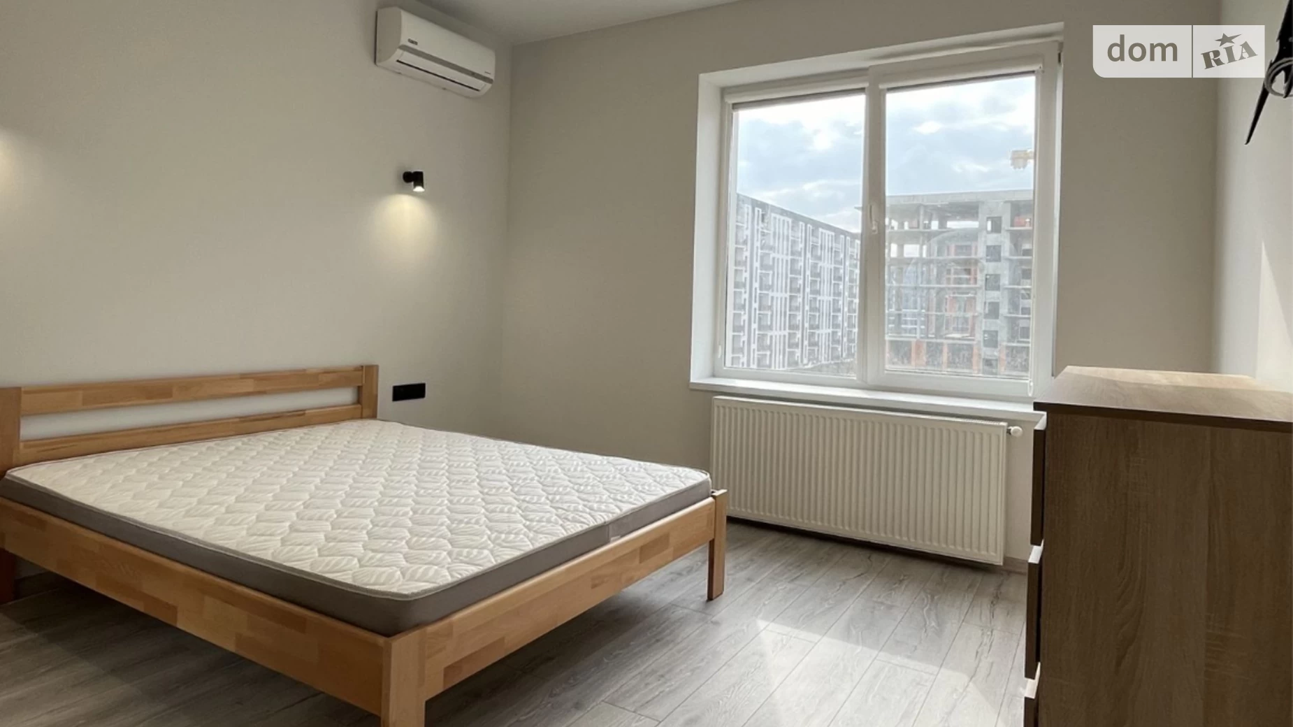 Продается 1-комнатная квартира 42 кв. м в Ужгороде, ул. Владимирская, 78