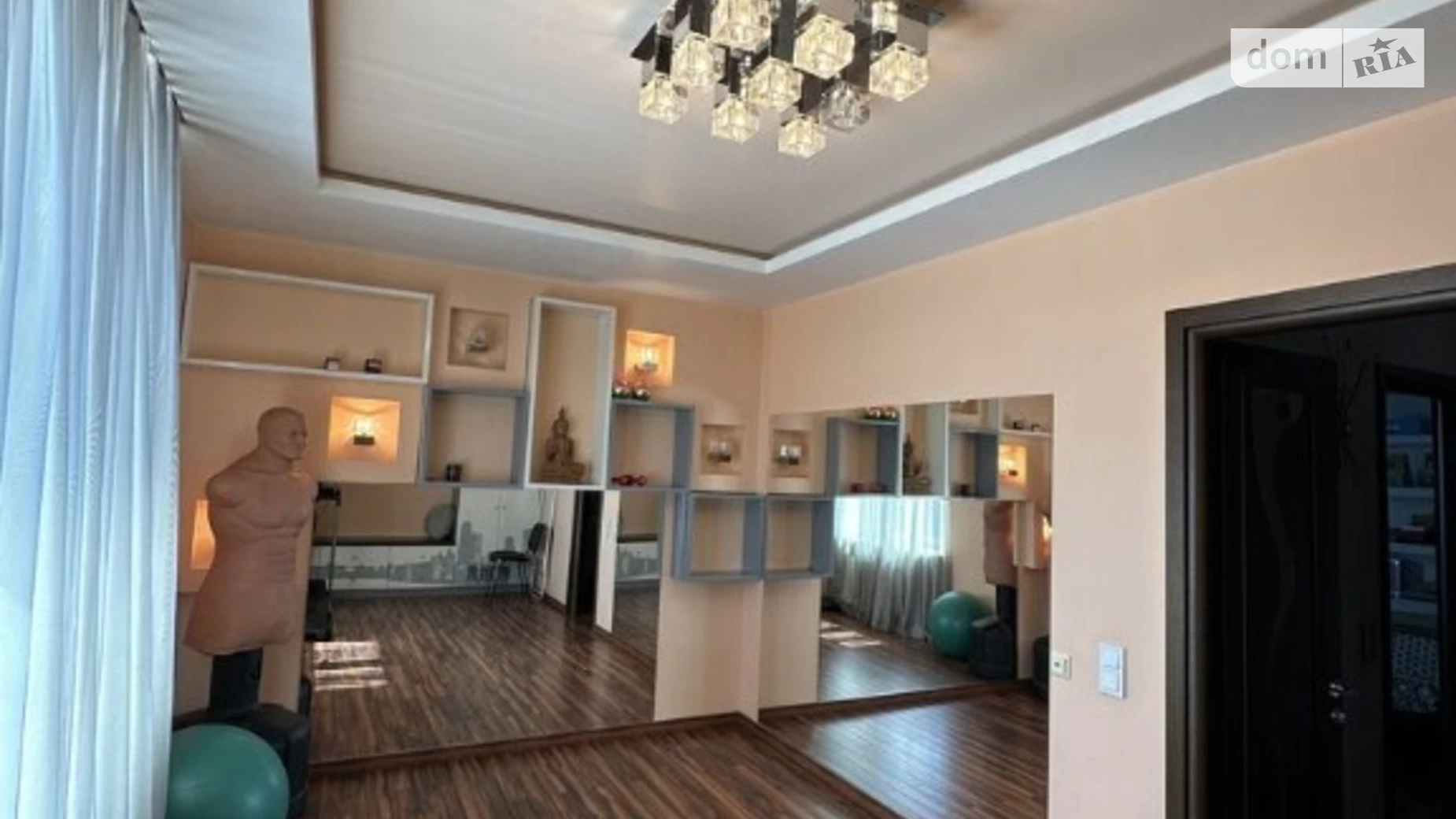 Продается 3-комнатная квартира 126 кв. м в Днепре, ул. Высоцкого