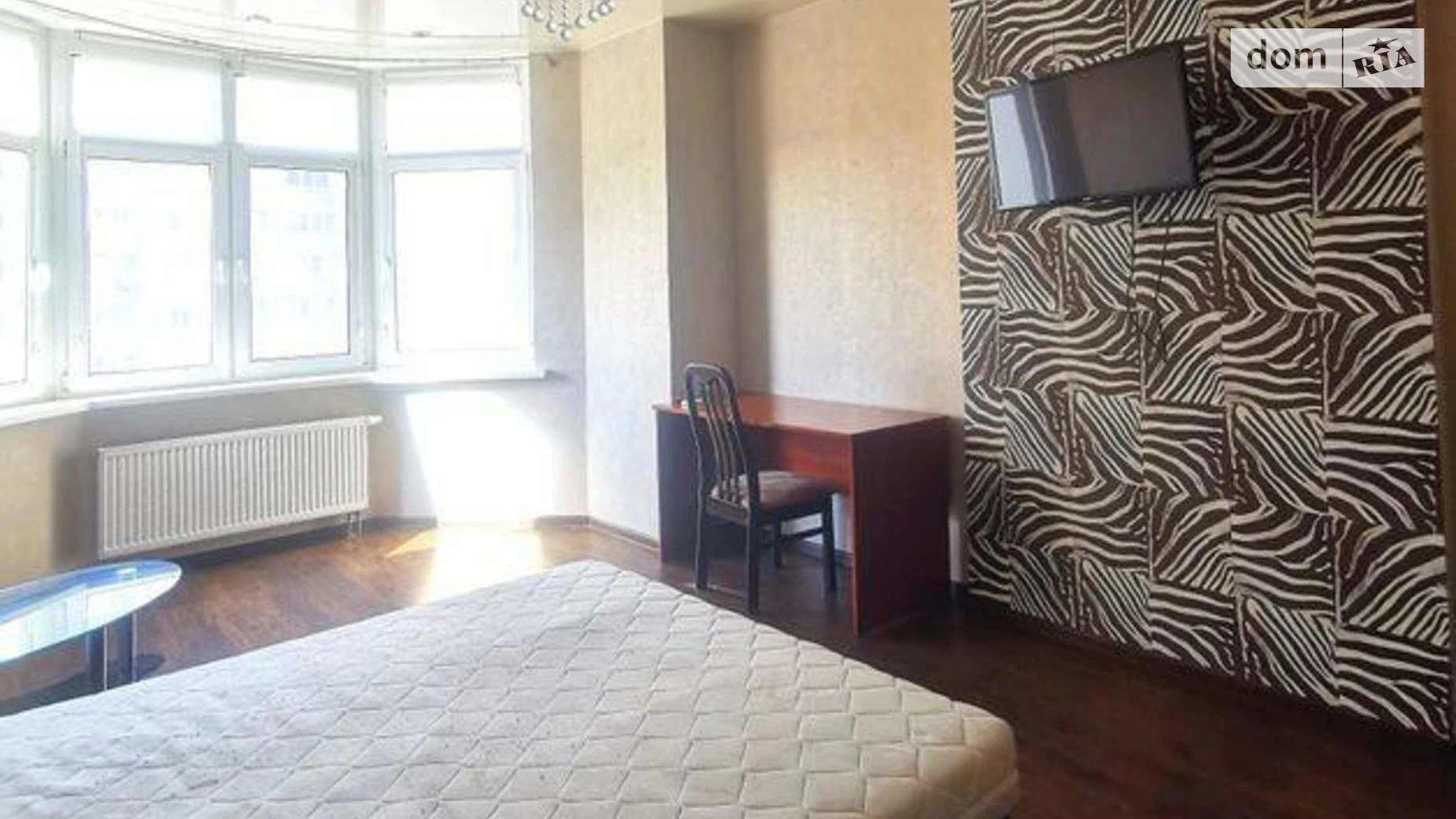 Продается 1-комнатная квартира 63 кв. м в Киеве, ул. Чавдар Елизаветы - фото 2