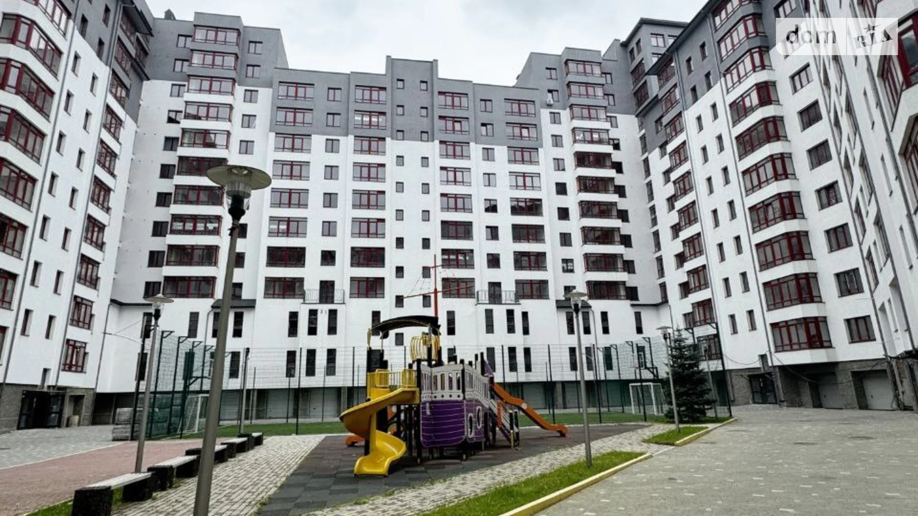 Продается 2-комнатная квартира 63.3 кв. м в Ивано-Франковске, ул. Галицкая, 141Б