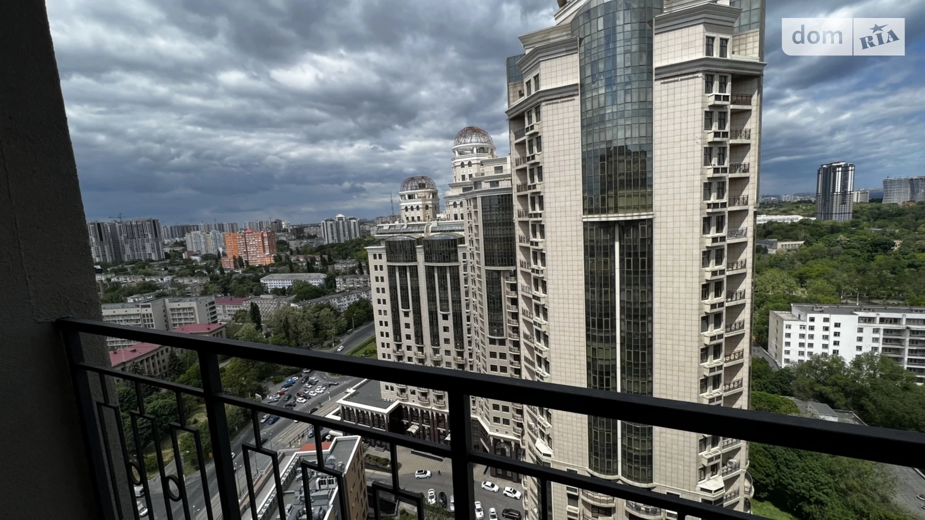 Продается 1-комнатная квартира 26.2 кв. м в Одессе, ул. Генуэзская, 1Е