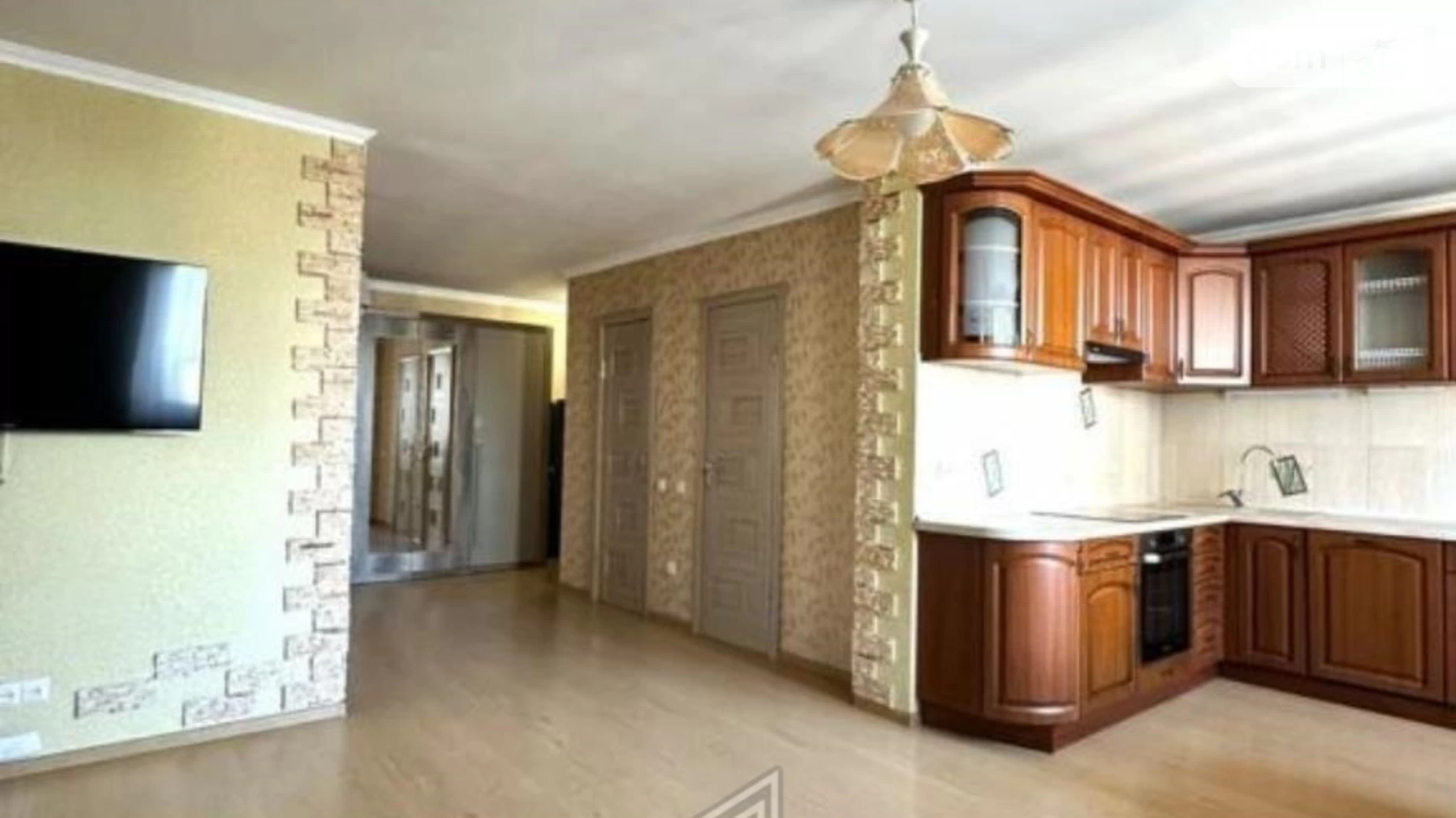 Продается 3-комнатная квартира 78 кв. м в Киеве, ул. Урловская, 23Б