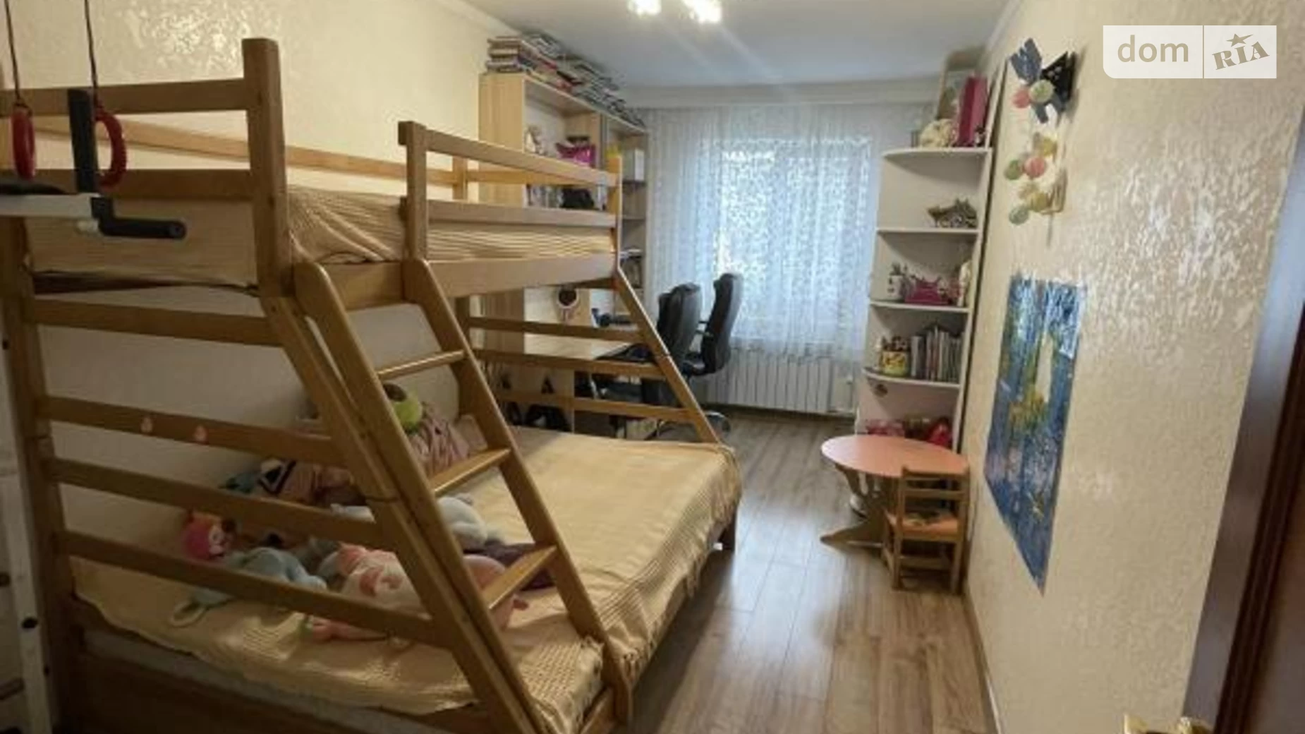 Продается 3-комнатная квартира 58.3 кв. м в Одессе, ул. Героев Крут