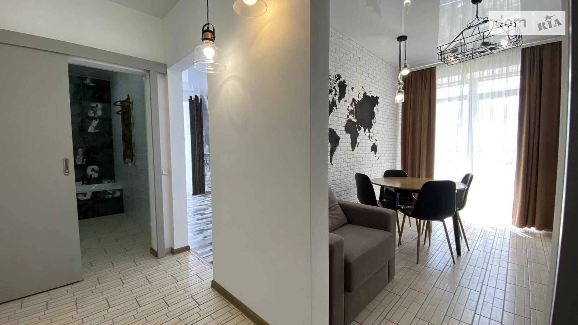 Продается 1-комнатная квартира 42 кв. м в Ивано-Франковске, ул. Гетьмана Ивана Мазепы, 164
