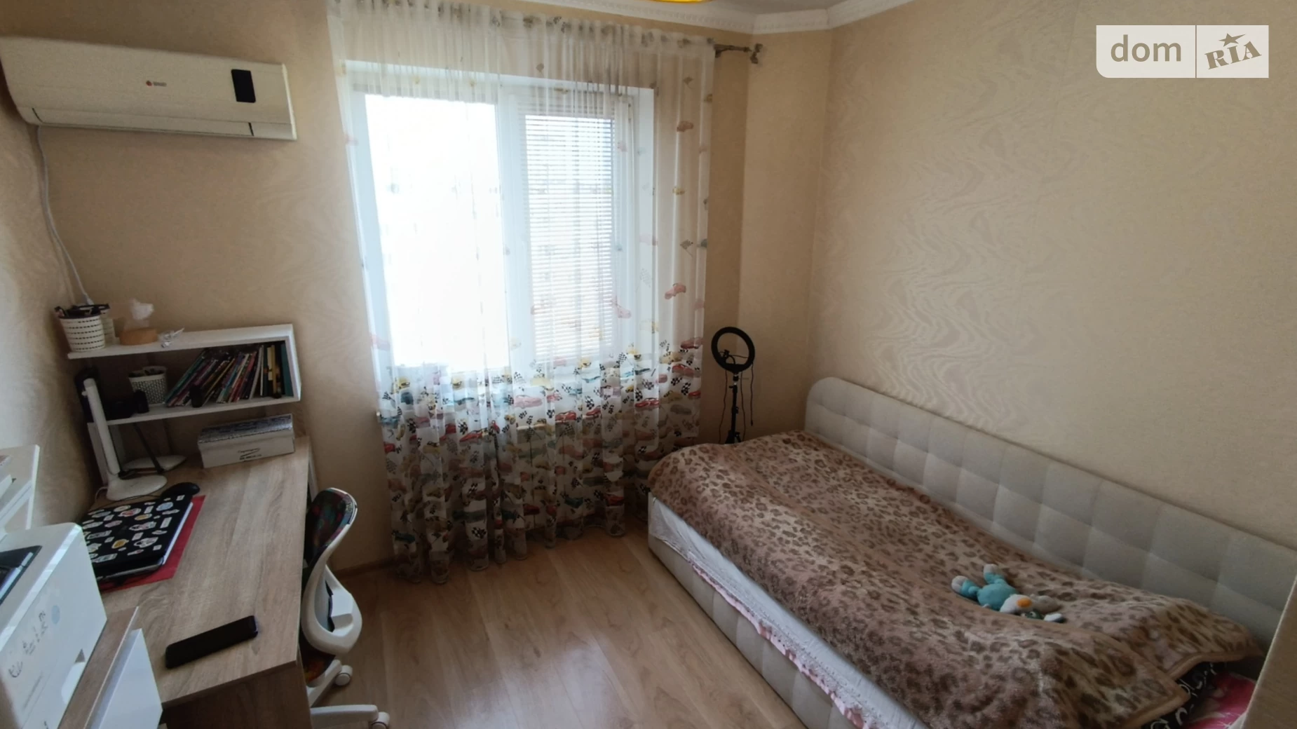 Продається 3-кімнатна квартира 65.5 кв. м у Одесі, вул. Скидановська