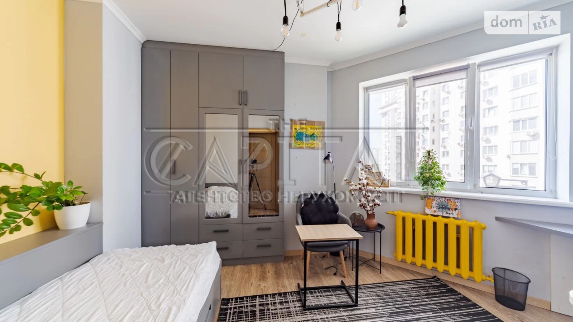 Продается 3-комнатная квартира 78 кв. м в Киеве, ул. Александра Мишуги, 8