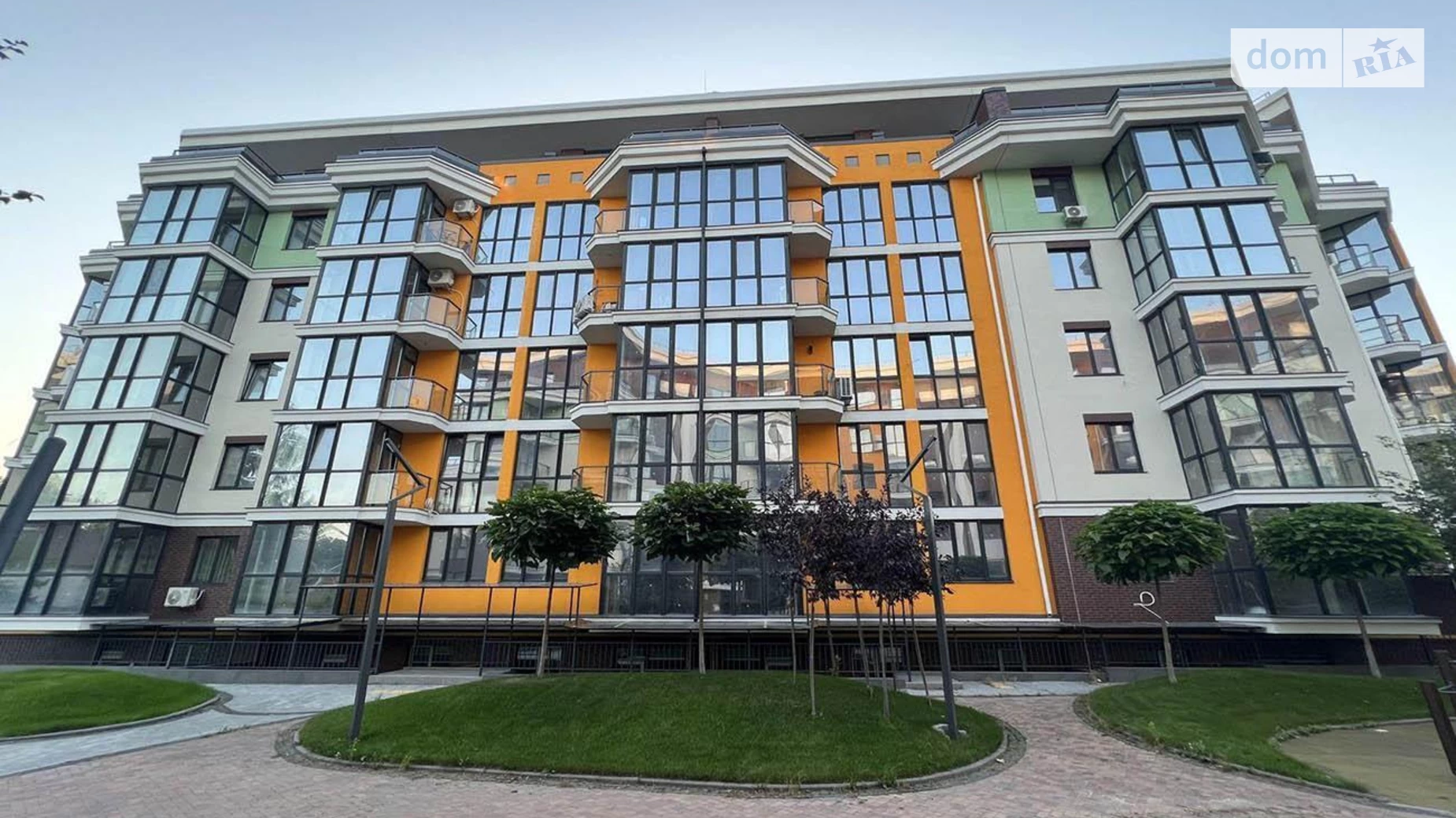 Продается 1-комнатная квартира 44 кв. м в Киеве, ул. Радистов, 32