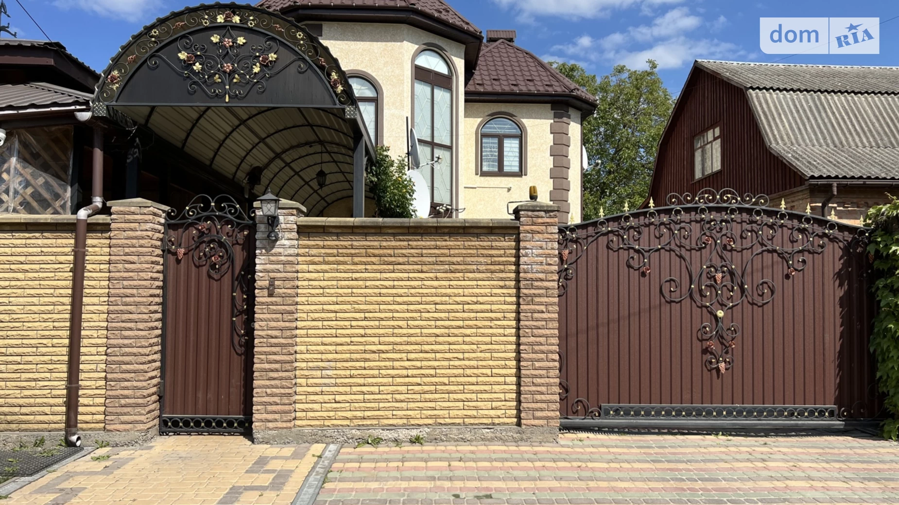 Продается дом на 2 этажа 280 кв. м с участком, цена: 280000 $ - фото 2