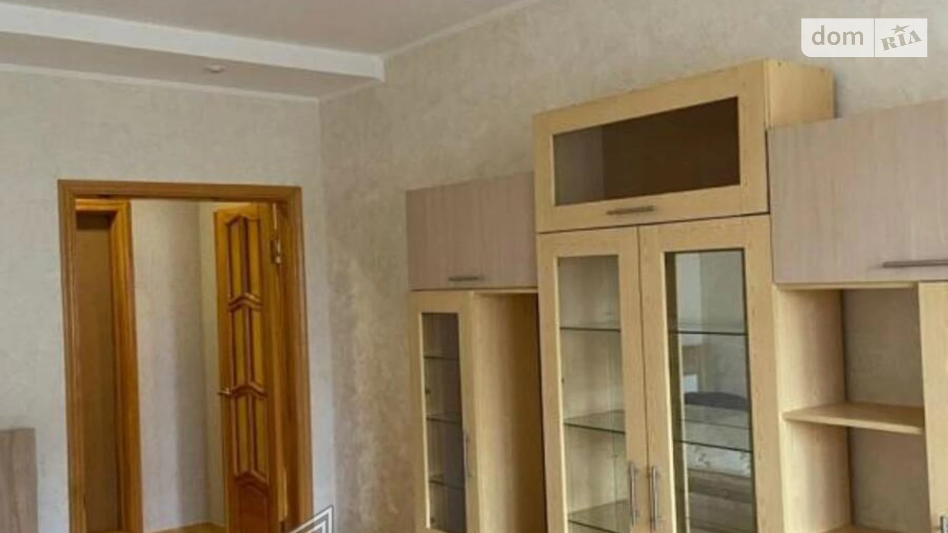Продается 1-комнатная квартира 40 кв. м в Киеве, ул. Анны Ахматовой, 43