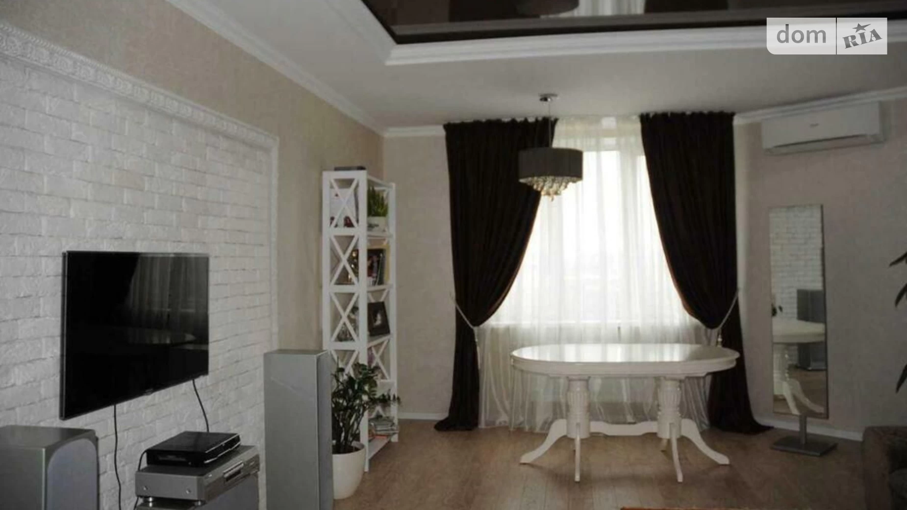 Продается 3-комнатная квартира 120 кв. м в Киеве, ул. Иорданская, 1