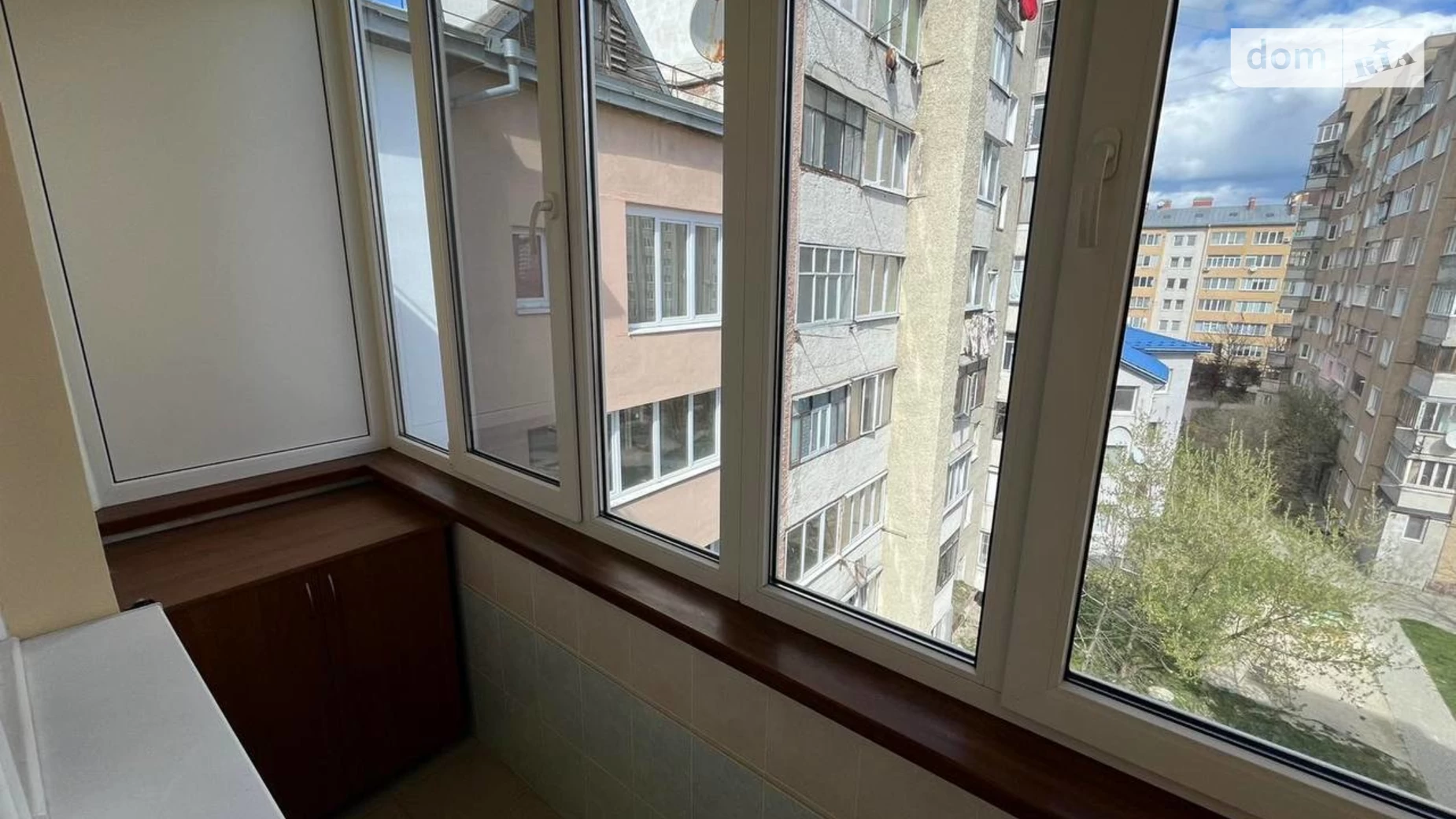 Продается 2-комнатная квартира 70.5 кв. м в Ивано-Франковске, ул. Пасечная, 63