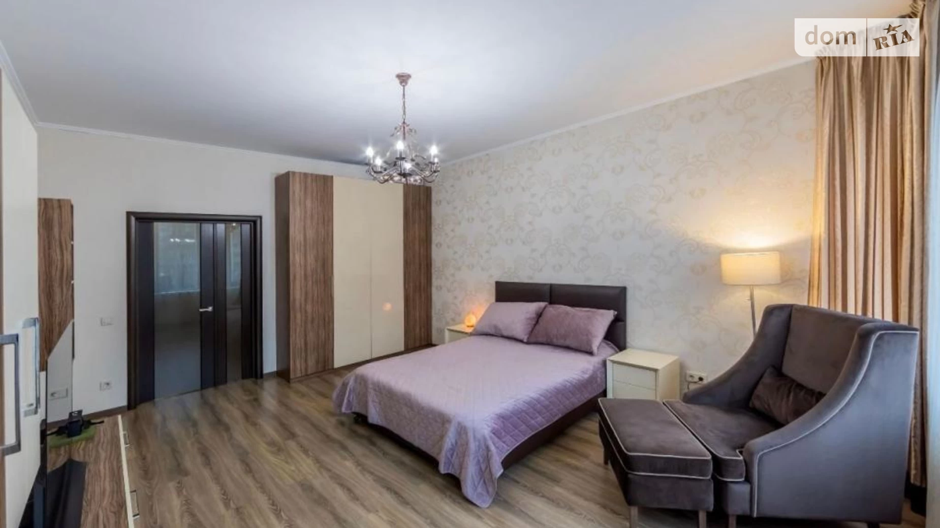 Продается 1-комнатная квартира 57 кв. м в Киеве, наб. Днепровская