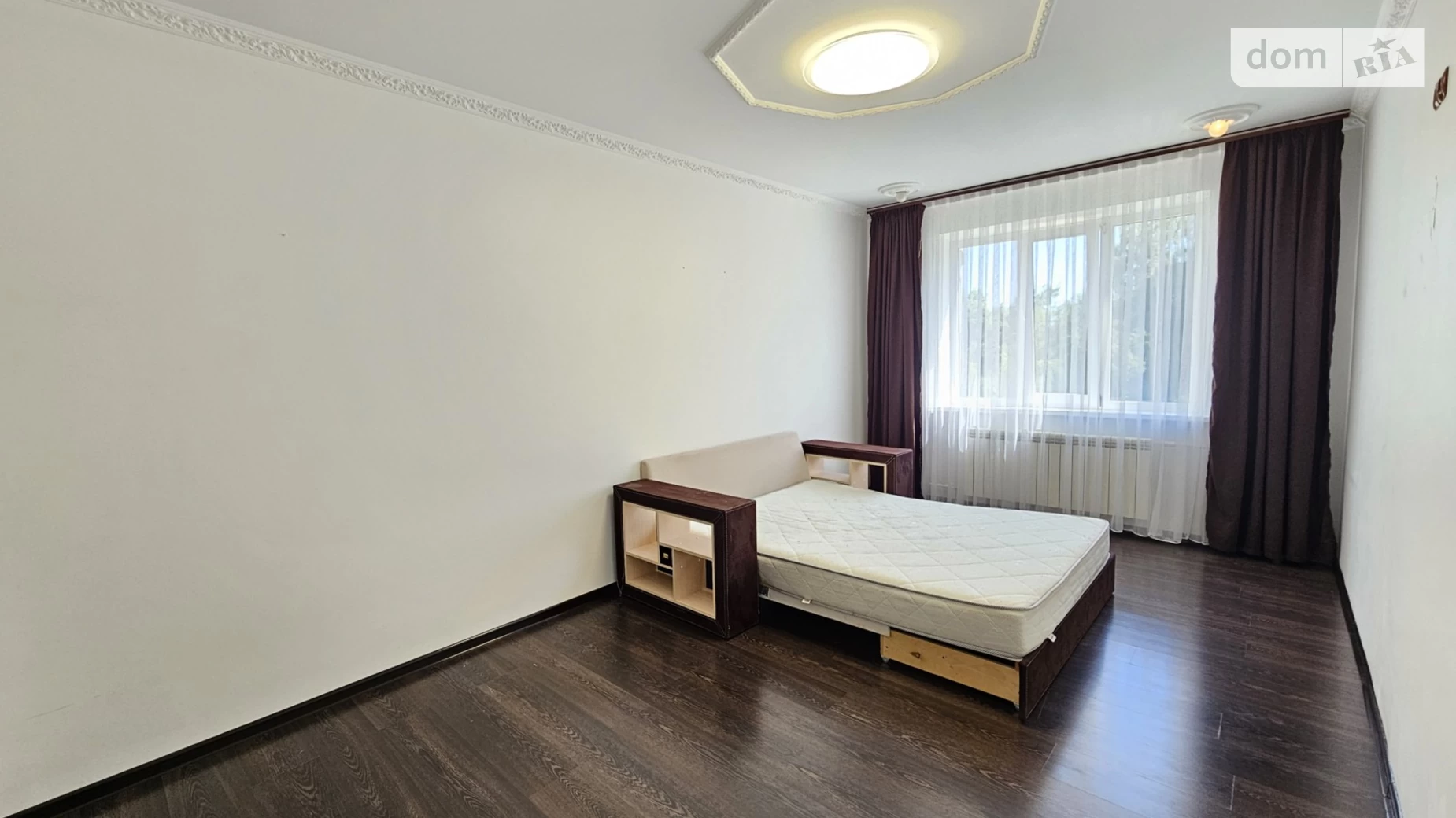 Продается 1-комнатная квартира 40 кв. м в Ивано-Франковске, ул. Симоненко Василия