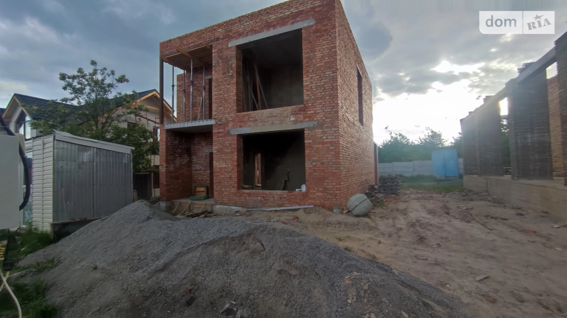 Продается дом на 2 этажа 140 кв. м с садом, цена: 140000 $ - фото 2