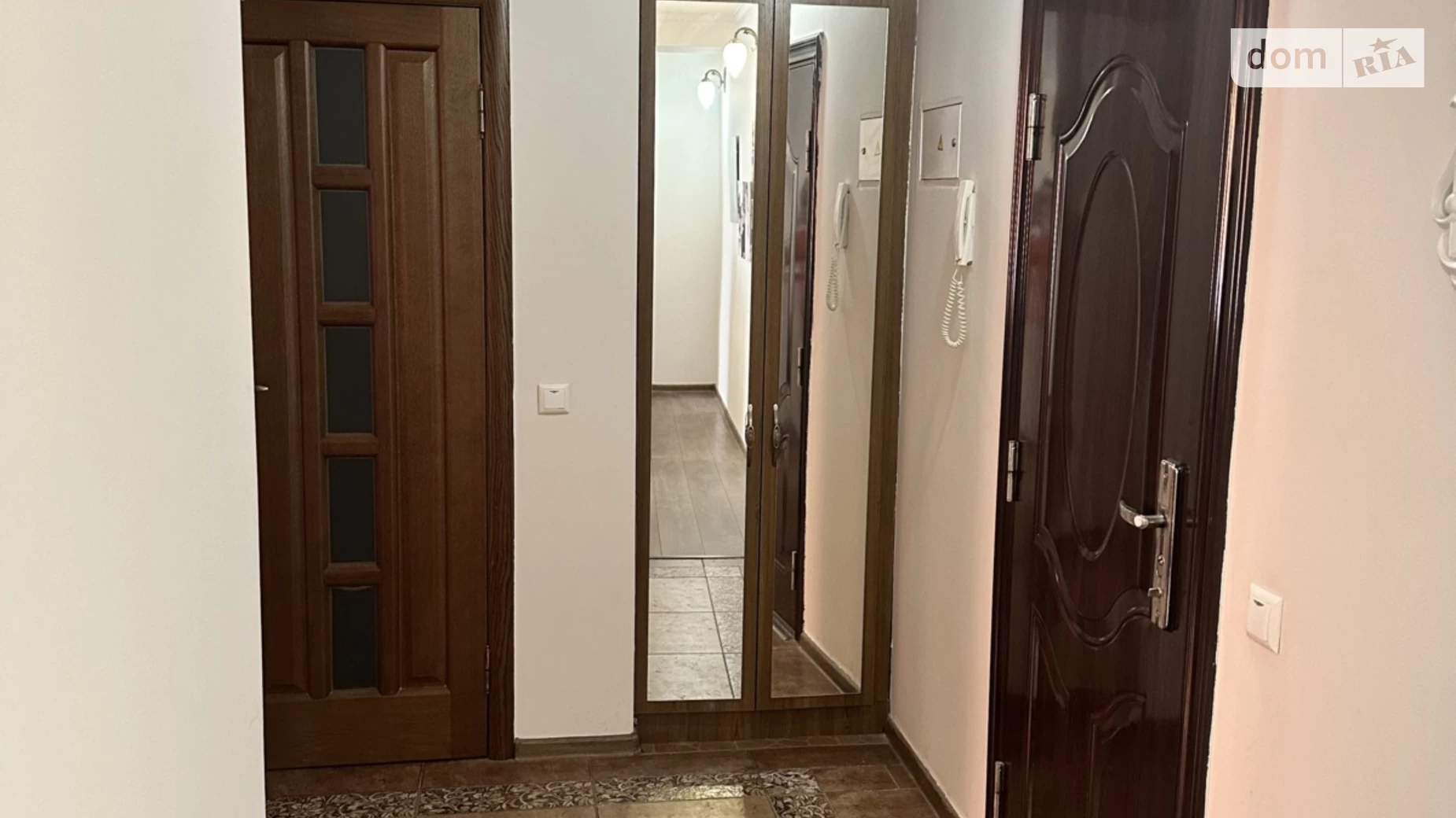 Продается 2-комнатная квартира 65 кв. м в Ужгороде, ул. Климпуша, 9