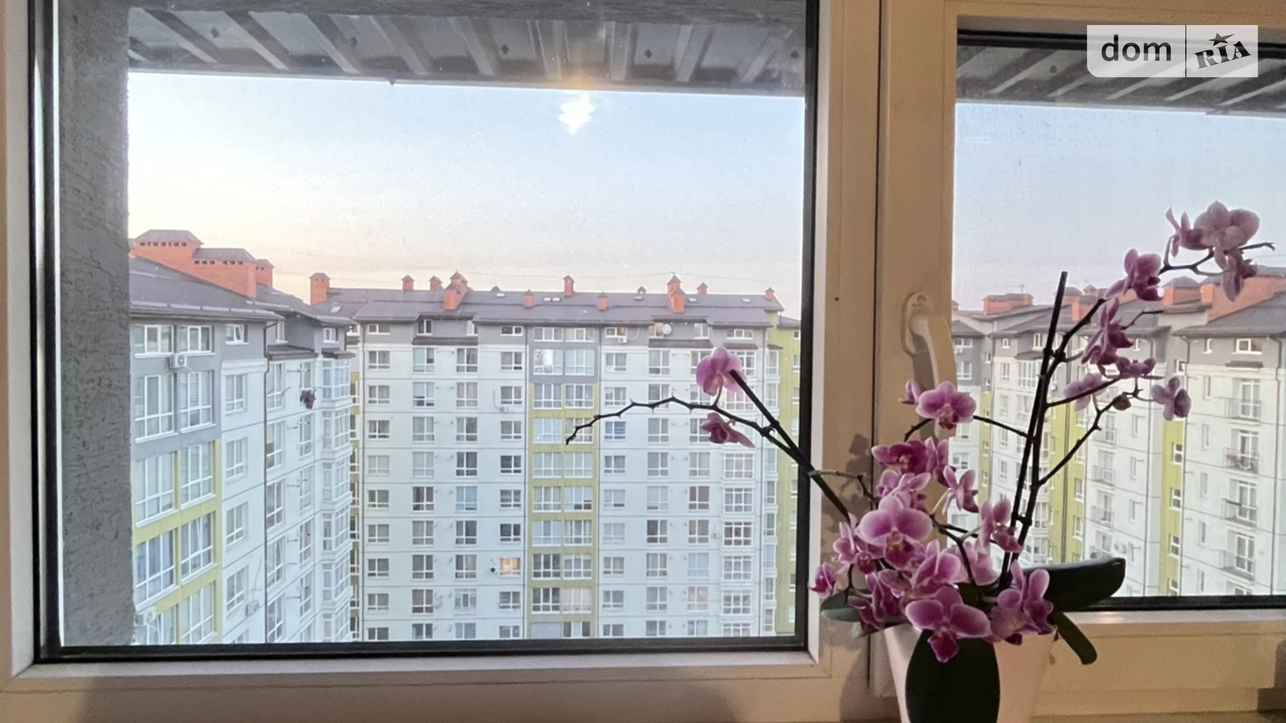 Продается 2-комнатная квартира 62.3 кв. м в Ивано-Франковске, ул. Стуса Василия, 42
