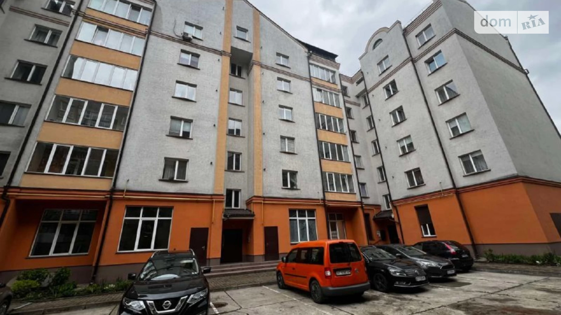 Продается 1-комнатная квартира 55 кв. м в Ивано-Франковске, ул. Хоткевича Гната, 44Г