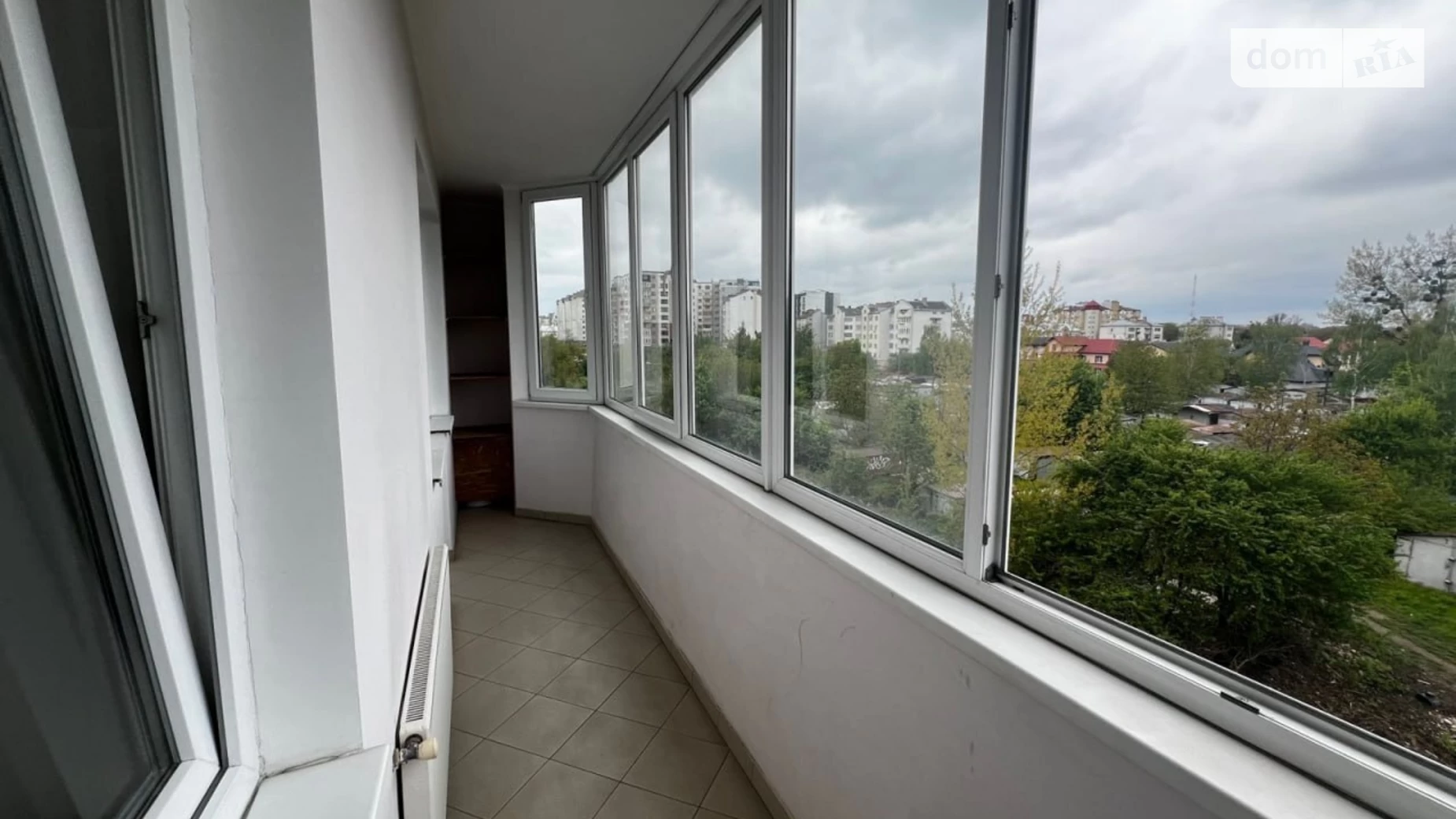 Продается 1-комнатная квартира 55 кв. м в Ивано-Франковске, ул. Хоткевича Гната, 44Г