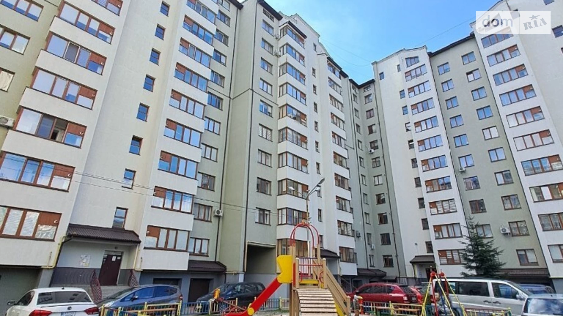 Продается 2-комнатная квартира 68 кв. м в Ивано-Франковске, ул. Хотинская