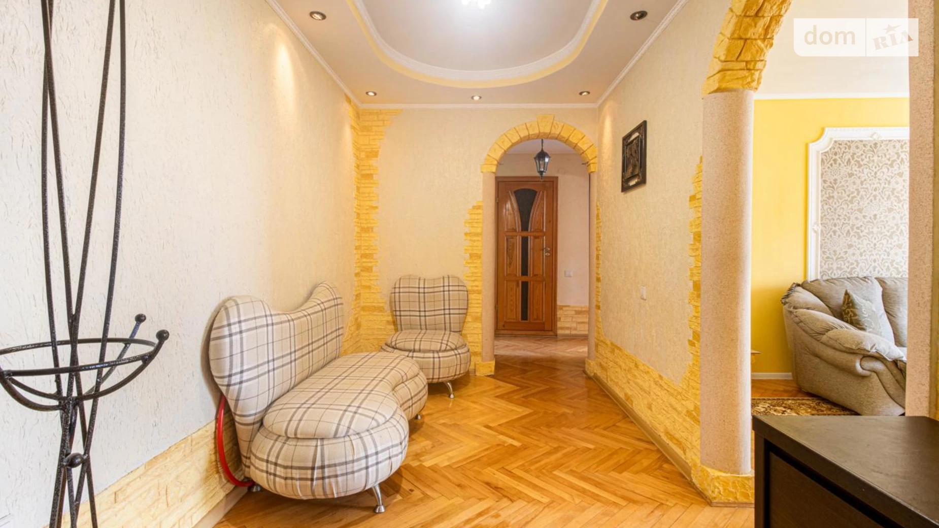 Продается 3-комнатная квартира 70 кв. м в Львове, ул. Довженко Александра, 10