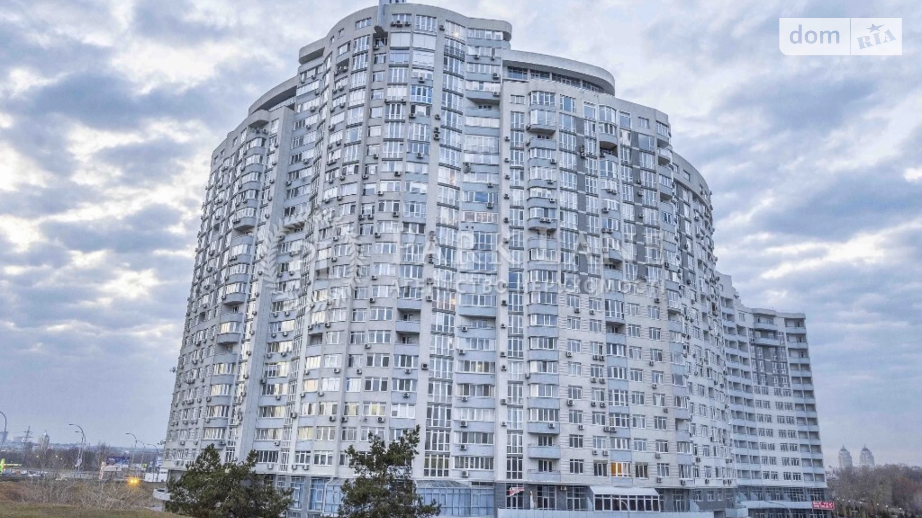 Продается 3-комнатная квартира 168 кв. м в Киеве, просп. Владимира Ивасюка, 2Д