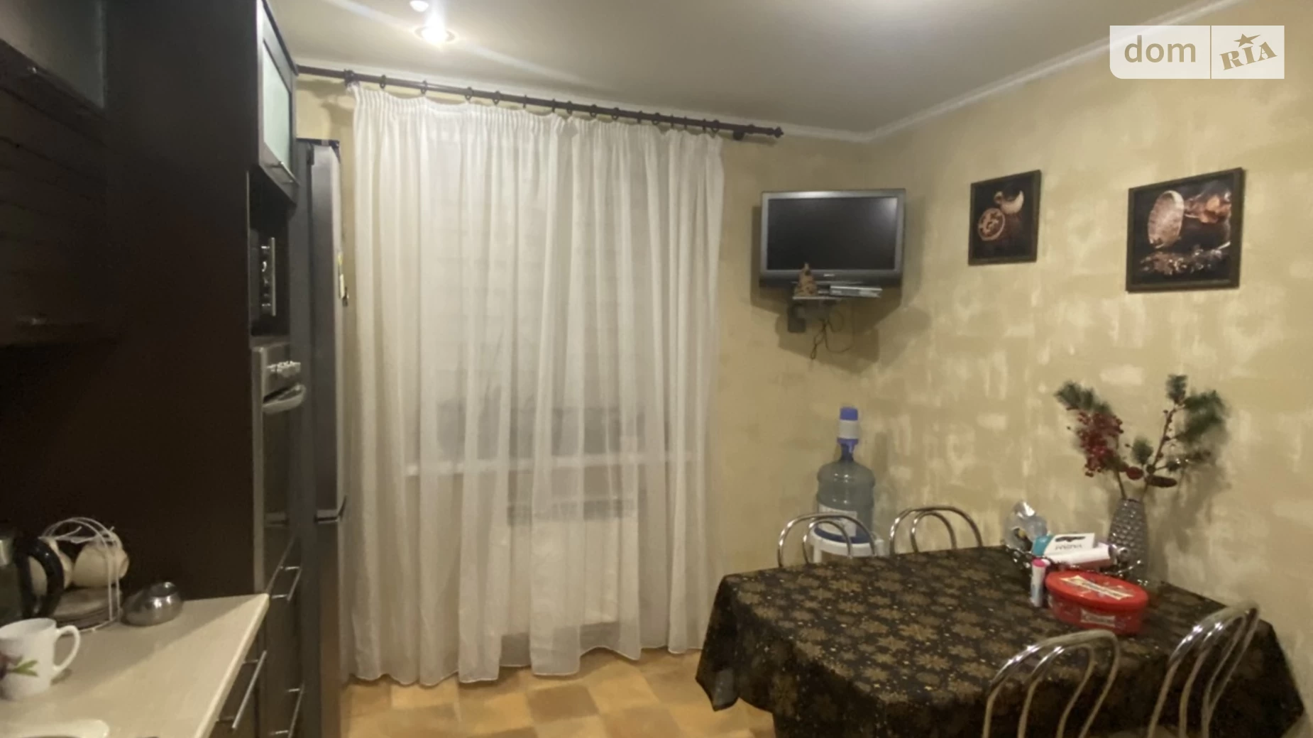 Продается 5-комнатная квартира 99.2 кв. м в Кривом Роге, ул. Независимости Украины