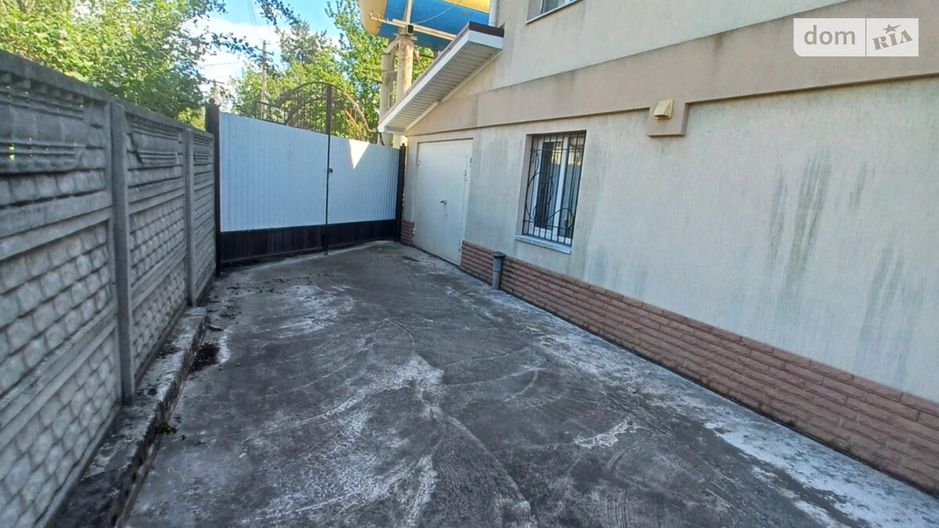 Продается дом на 3 этажа 238 кв. м с террасой, ул. Партизанская