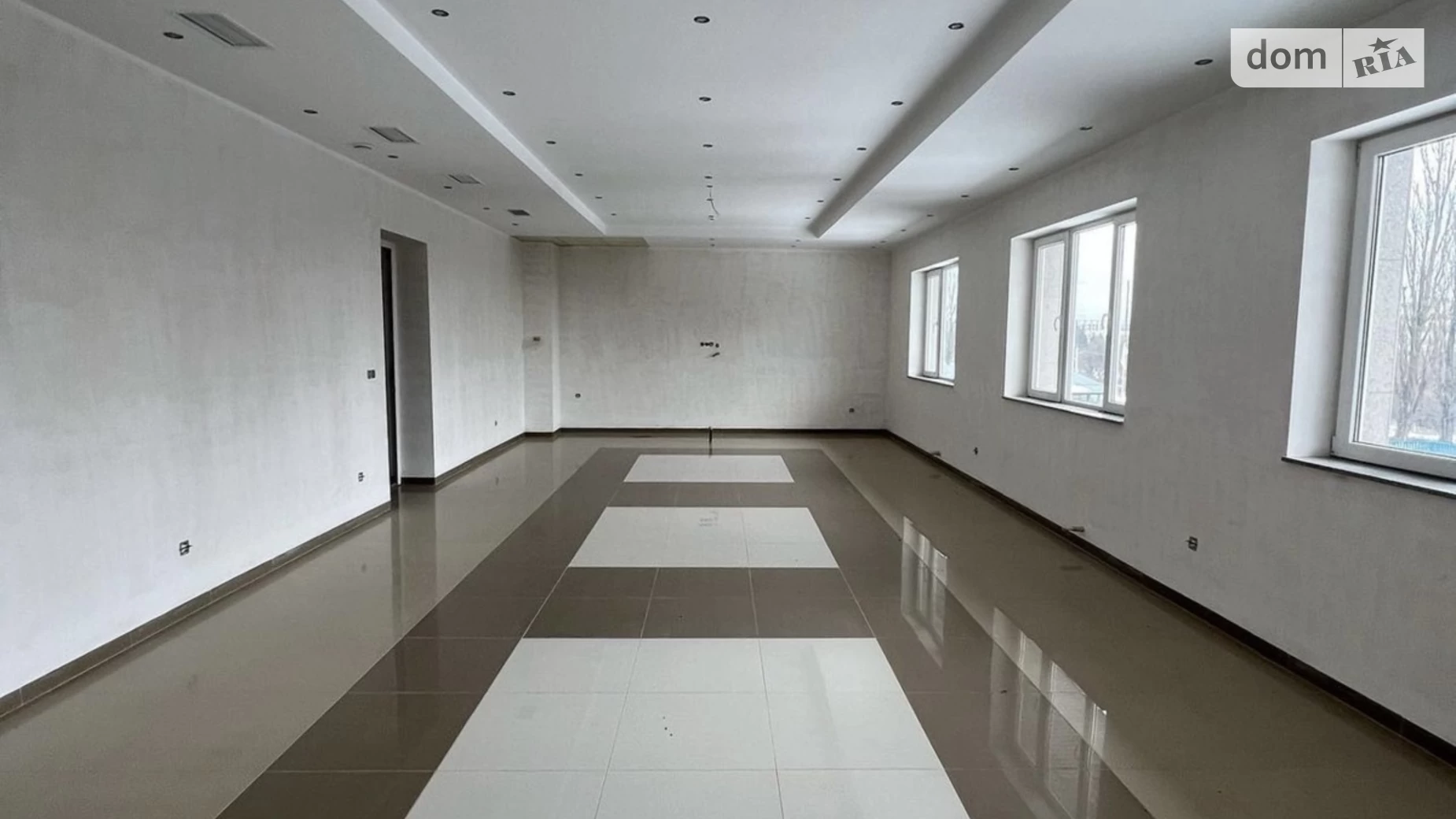 Продается объект сферы услуг 1390 кв. м в 3-этажном здании, цена: 2000000 € - фото 4