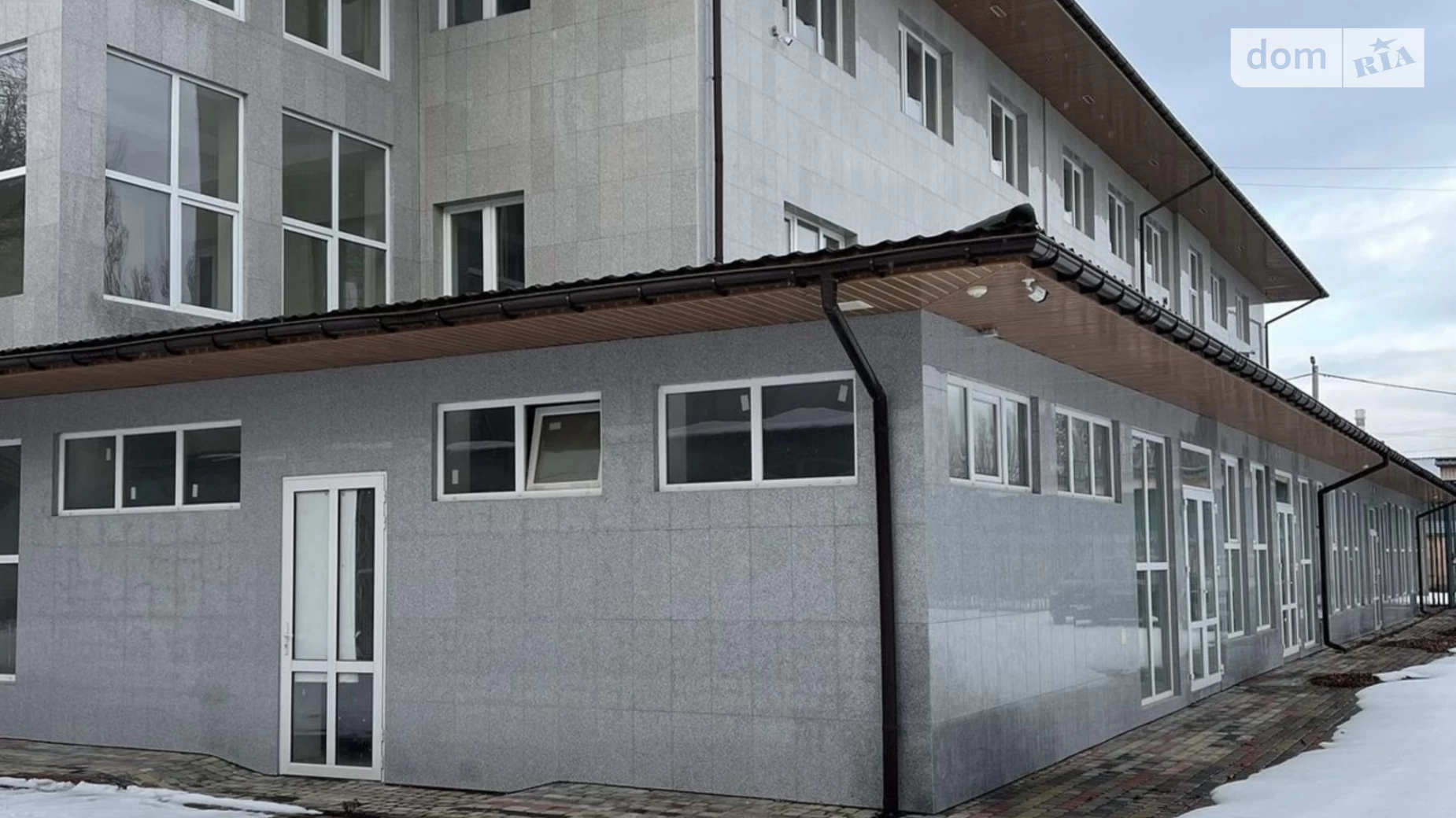 Продается объект сферы услуг 1390 кв. м в 3-этажном здании, цена: 2000000 € - фото 3