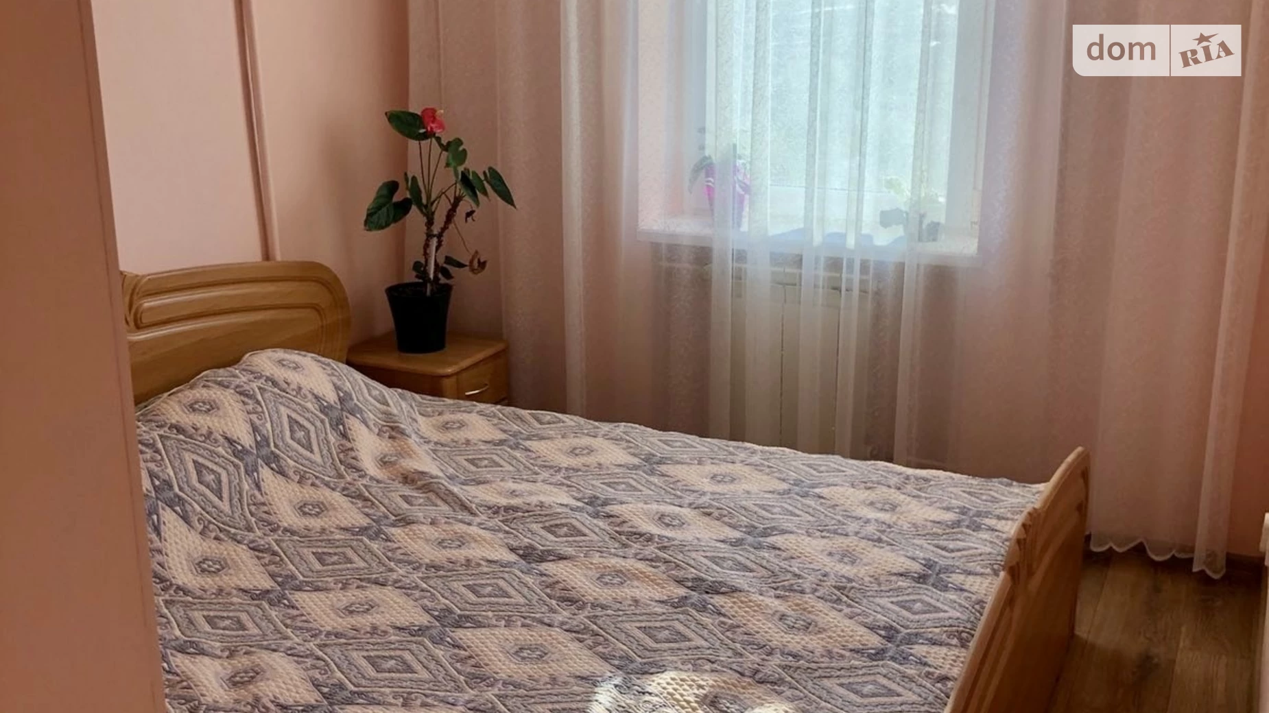 Продается 3-комнатная квартира 78 кв. м в Черновцах, ул. Хотинская, 49