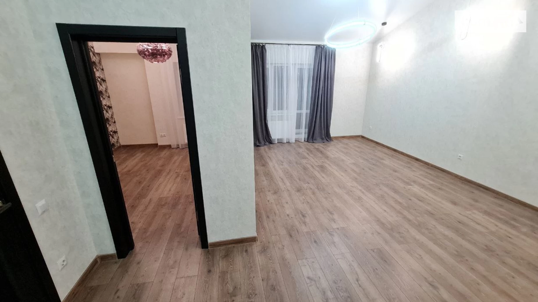 Продается 2-комнатная квартира 62 кв. м в Одессе, ул. Солнечная, 4